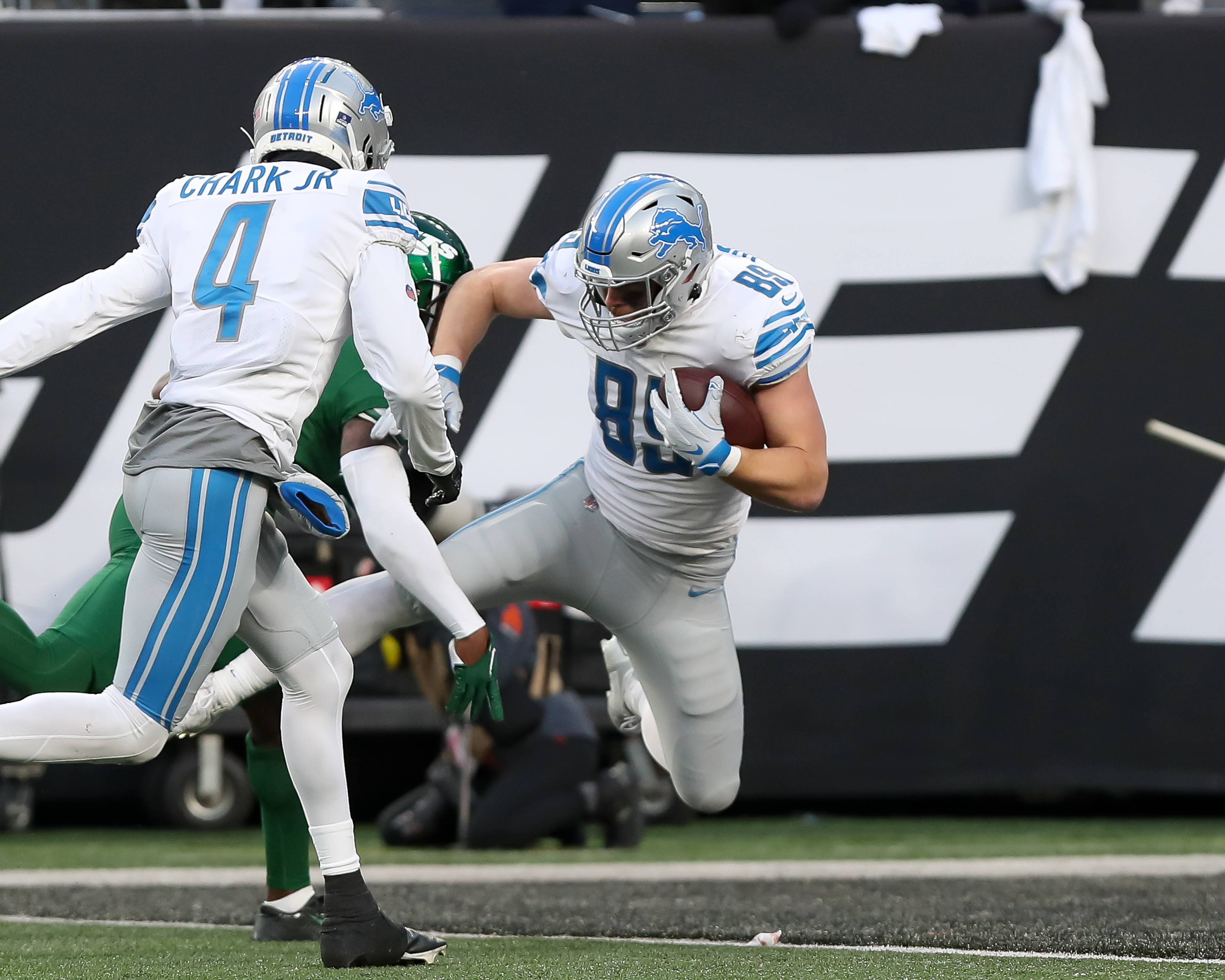 Zach Wilson's return spoiled as Jets fall to Lions 20–17