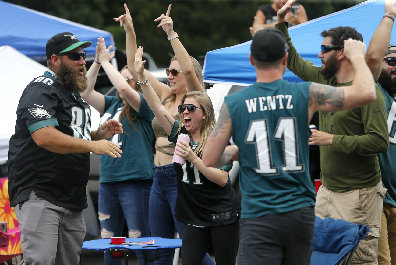 Eagles fans tailgate to celebrate historic game - The Temple News