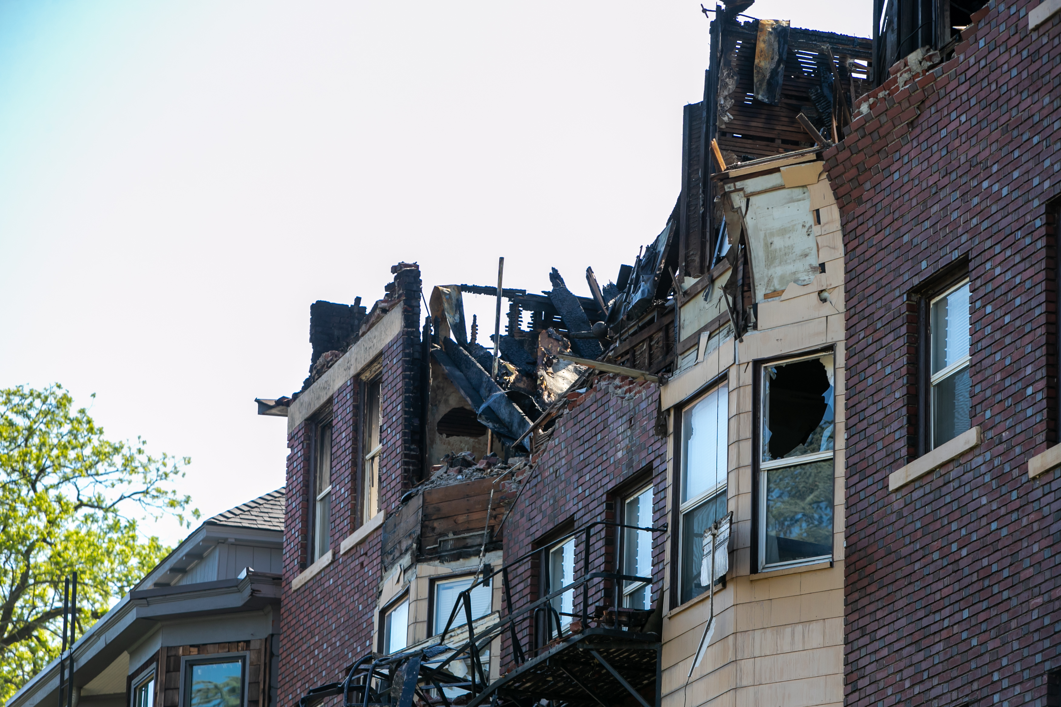 Southwest Portland apartment building partially collapses after fire ...