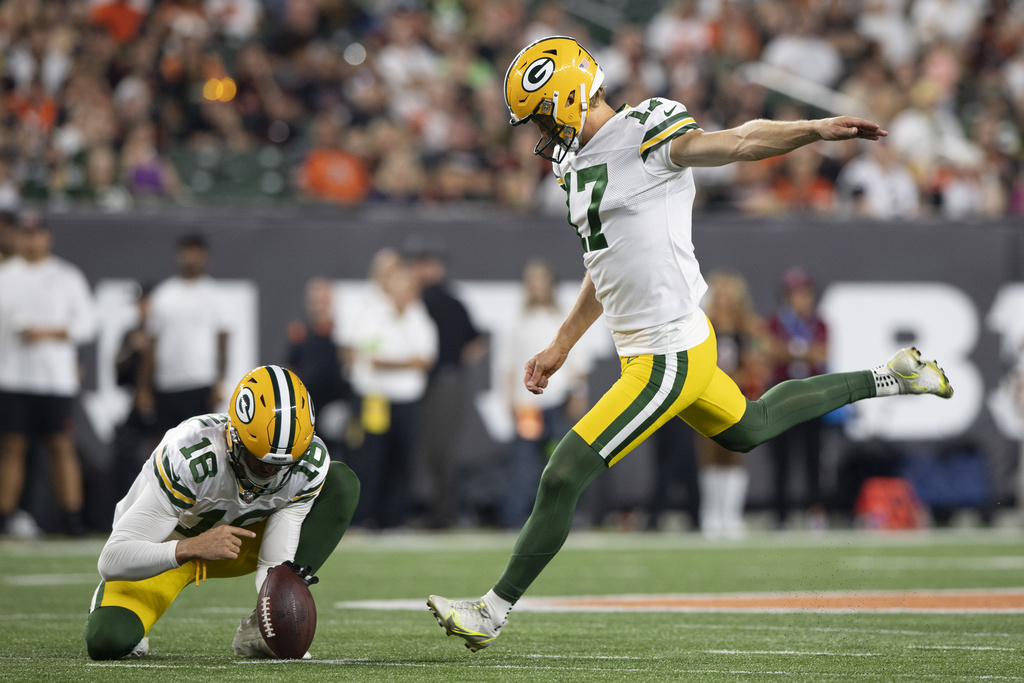 Green Bay Packers Coverage on Instagram: It's a new era in Green Bay.  Rookie kicker Anders Carlson drills a 52-yard FG to put the Packers up 10-6  at halftime. #packers #greenbaypackers #greenbay #