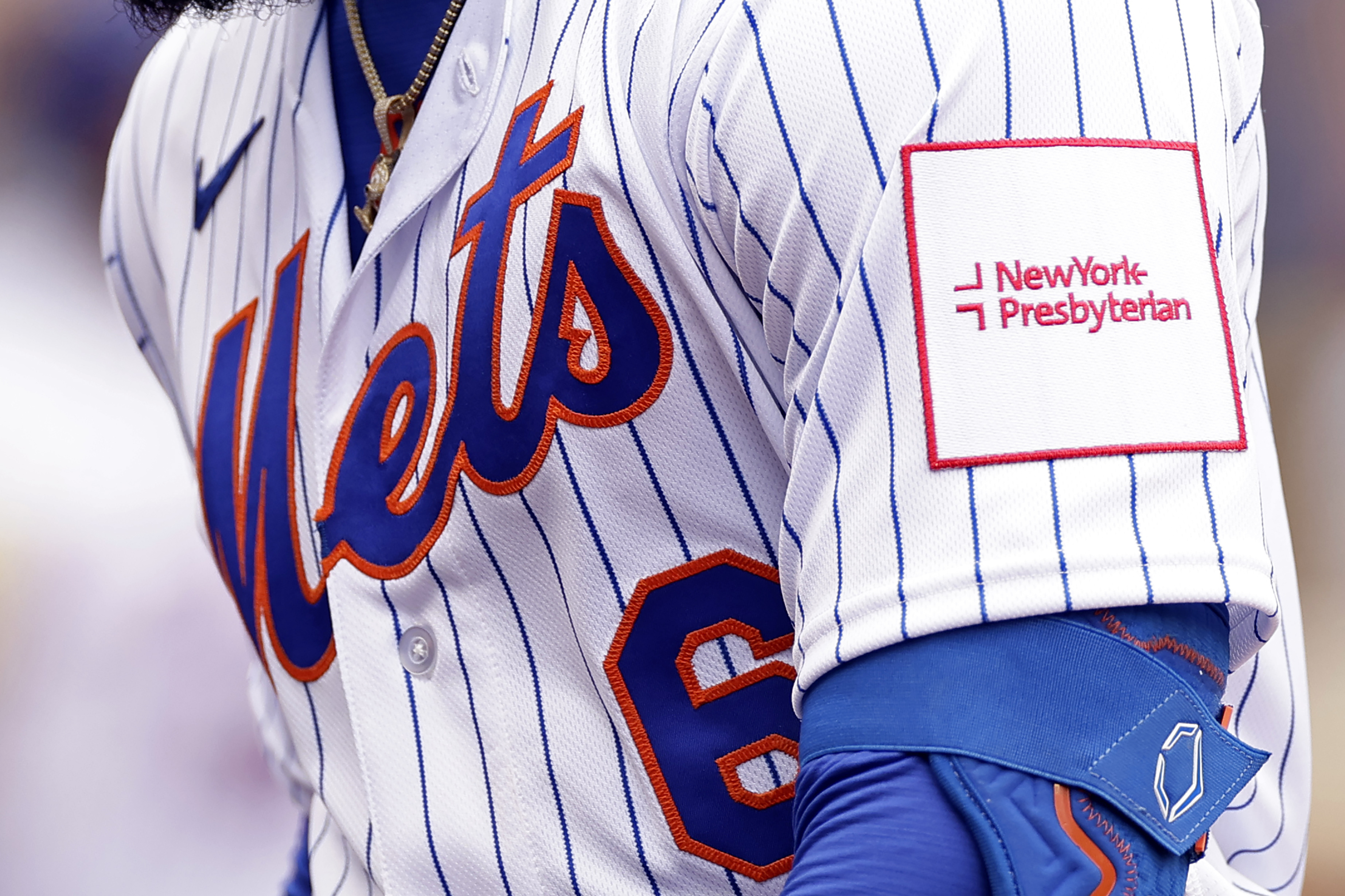 Mets add sponsor patch to uniforms, forgot it was in Phillies