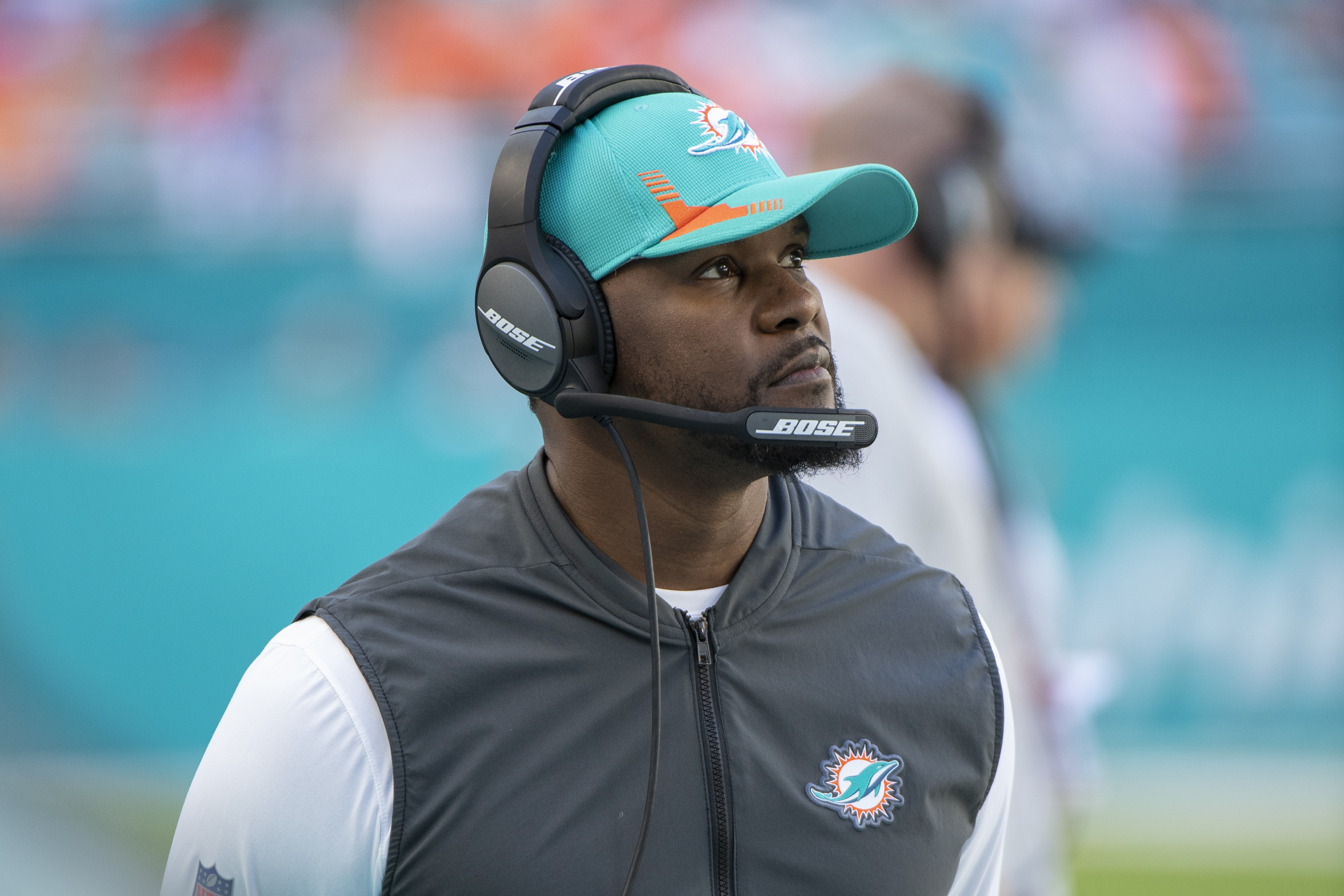 Patriots assistant Brian Flores interviews with Broncos