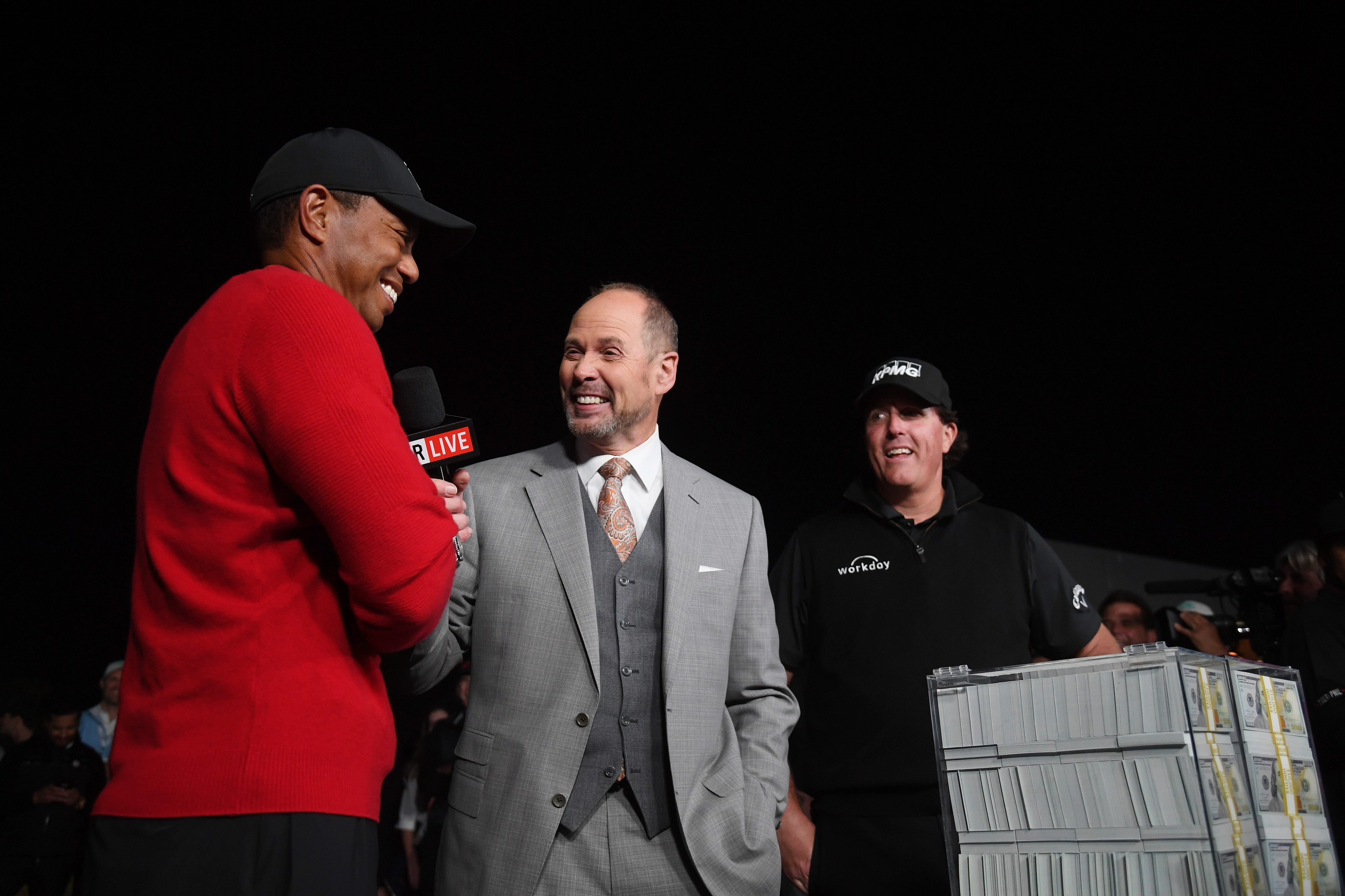 Charles Barkley delivers big news to Ernie Johnson during 'The Match