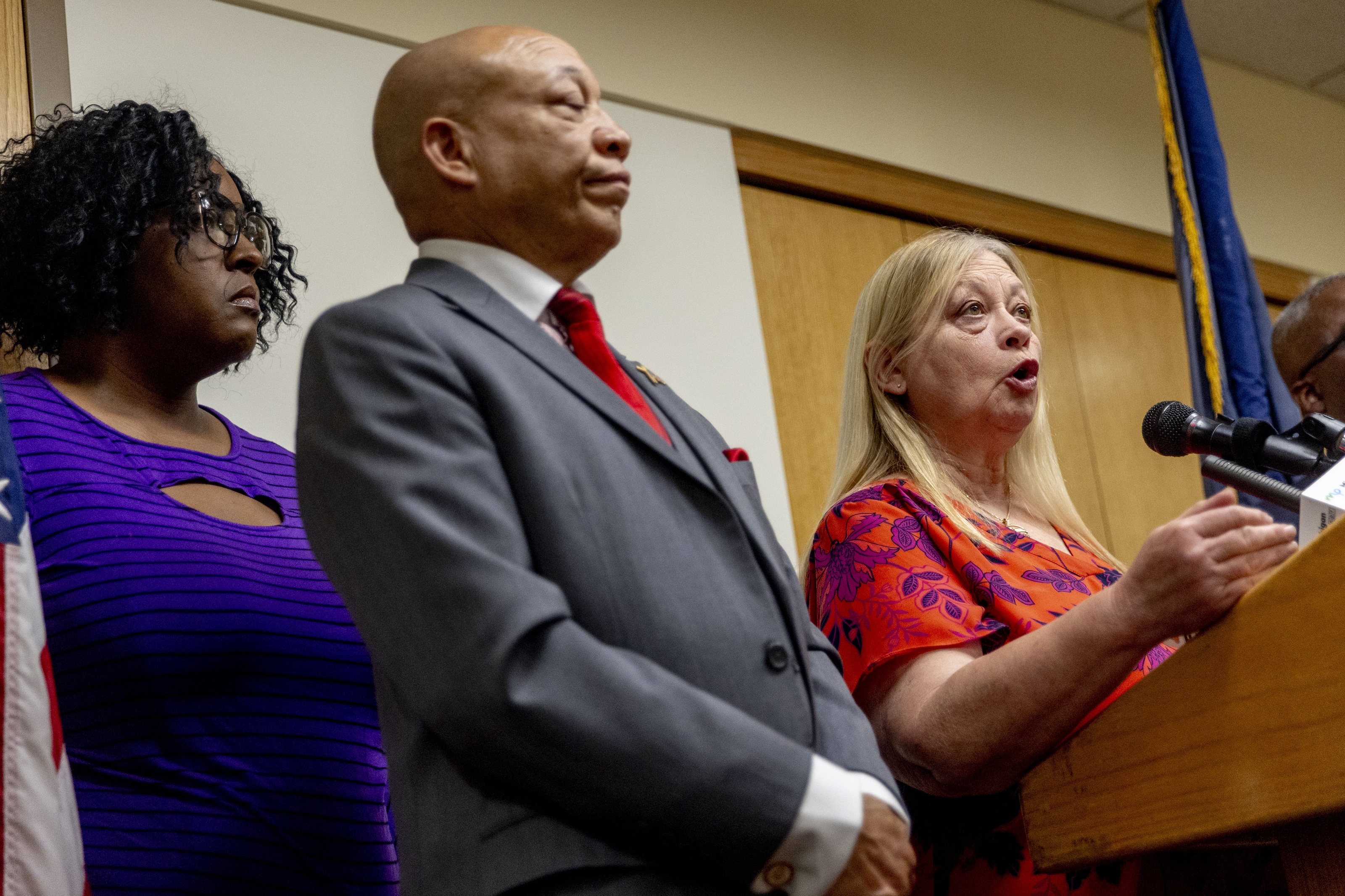 Flint mayor addresses more than 500 impending layoffs, the city budget ...
