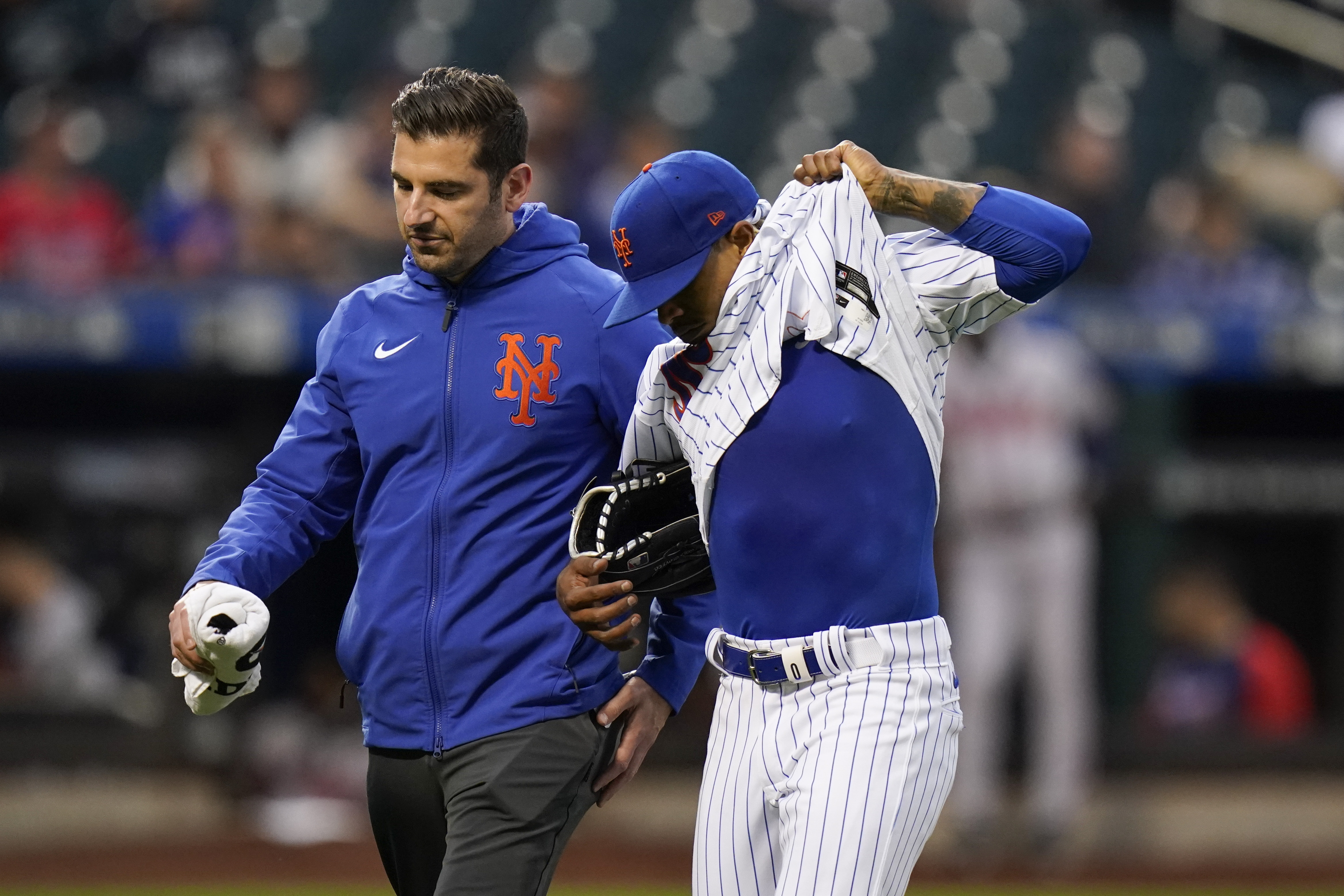 Marcus Stroman hurt in tense Mets loss to Phillies