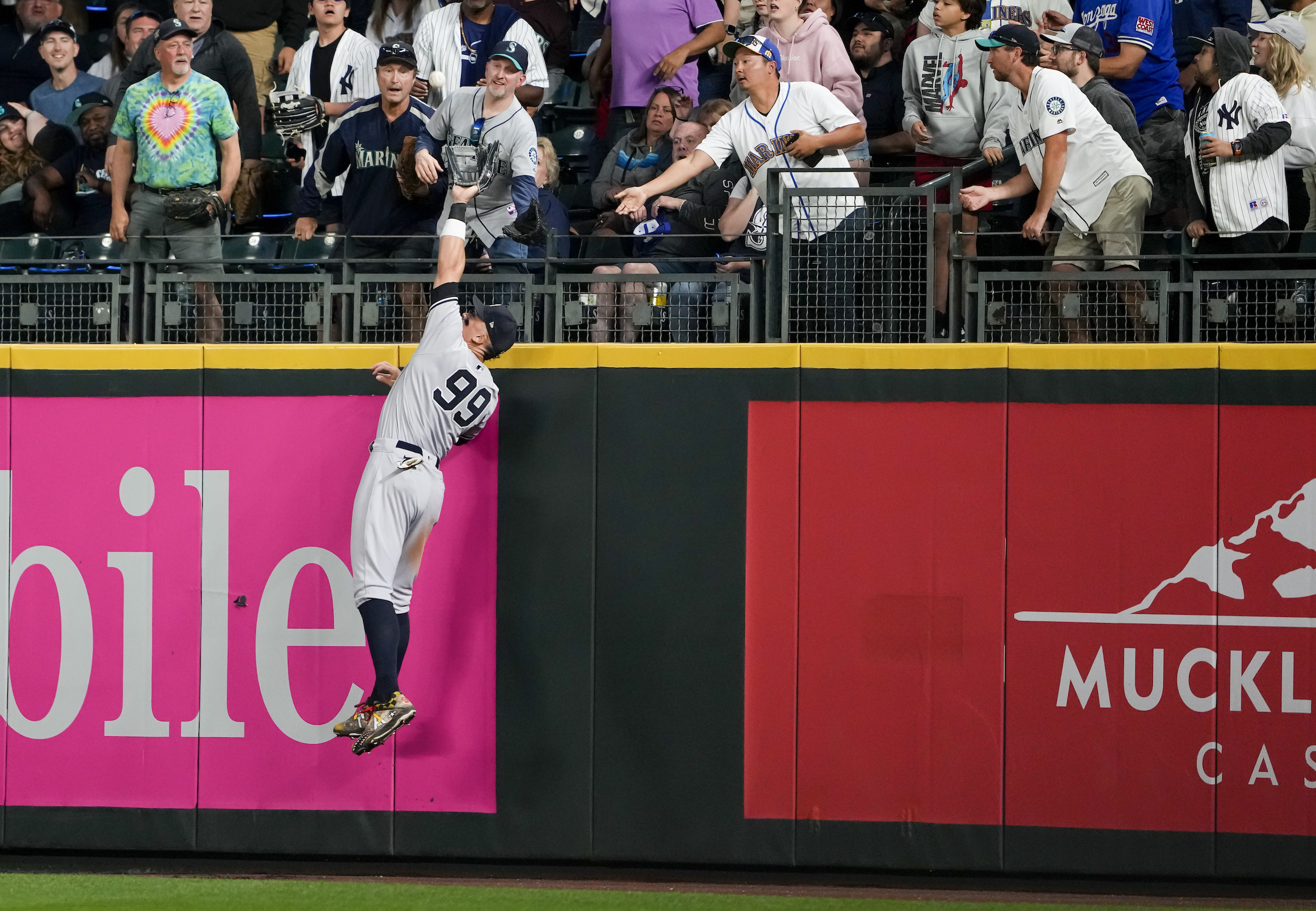 Aaron Judge's Insane Fence-busting Catch Ends Dodgers' Rally