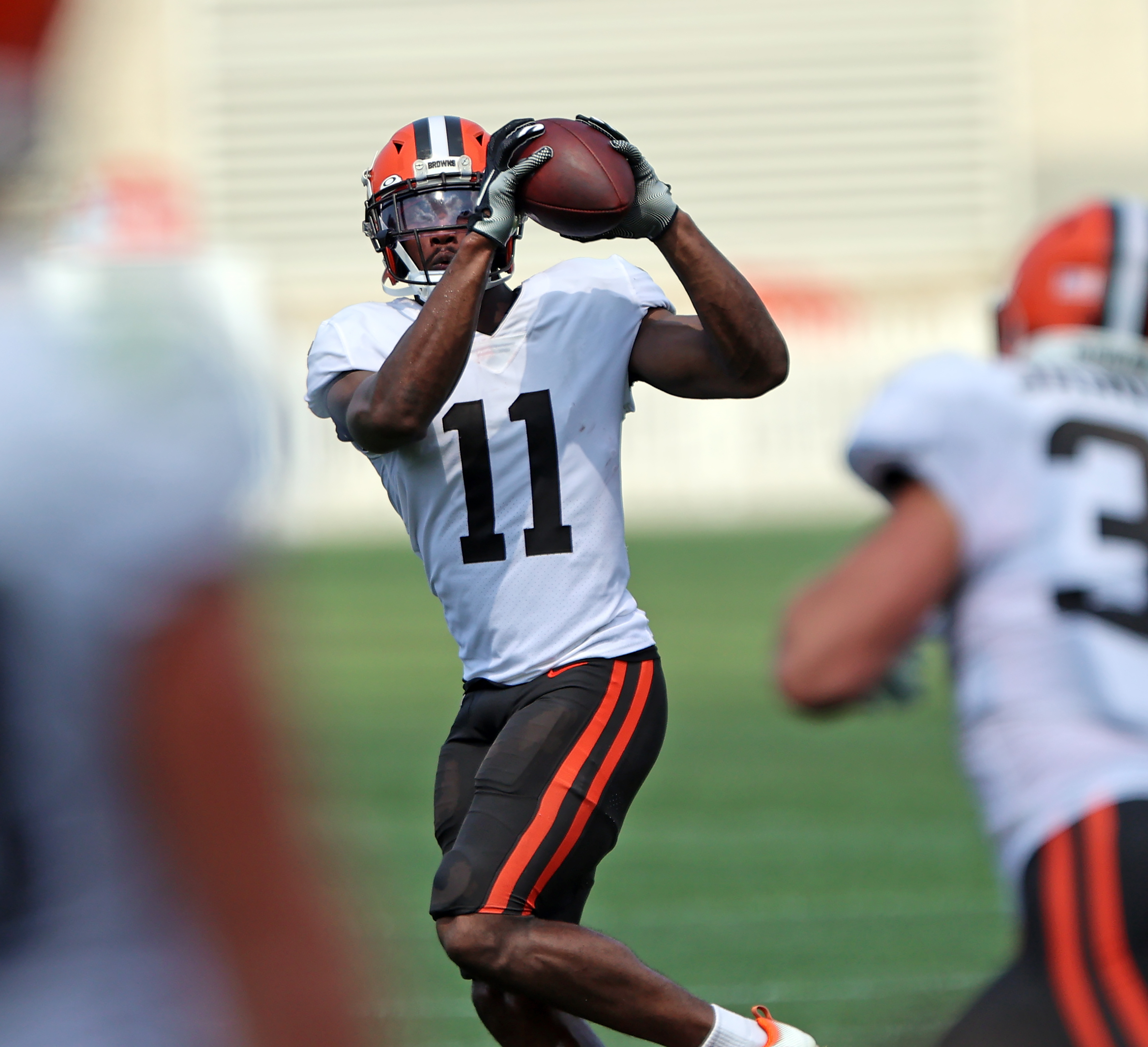 Donovan Peoples-Jones makes highlight catch as training camp opens