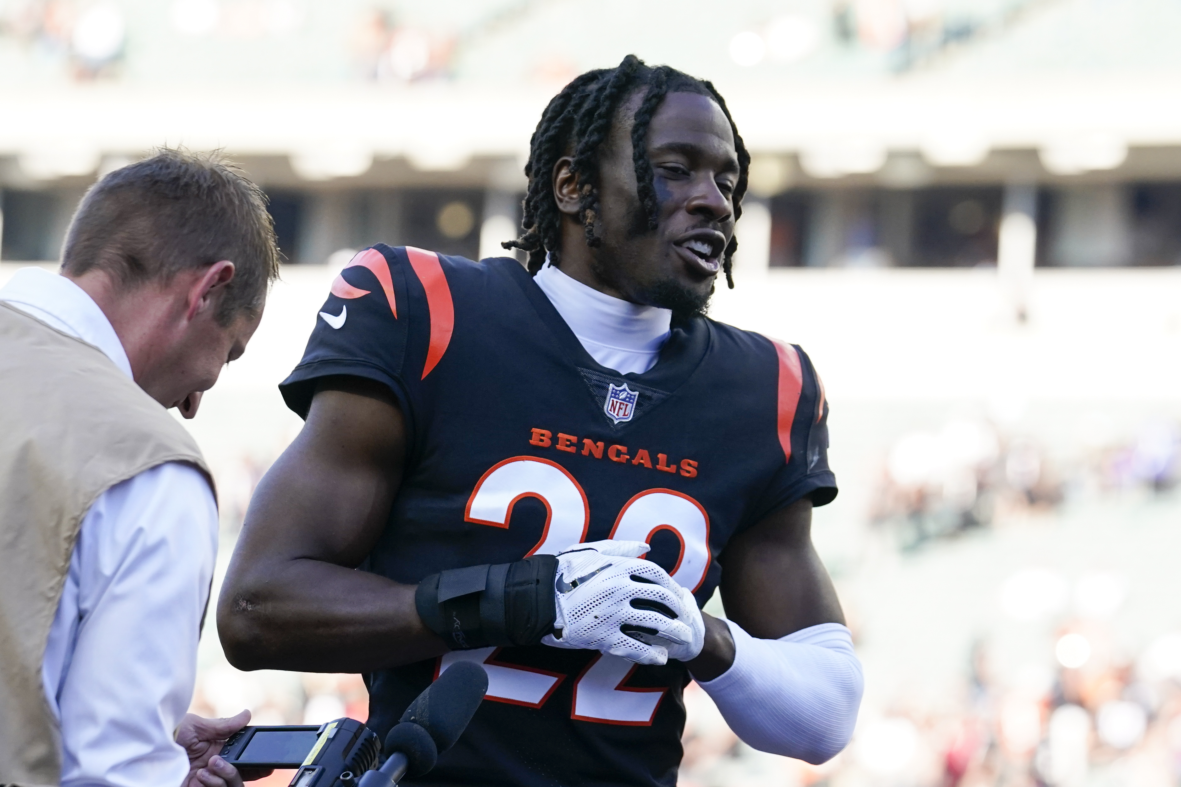 Cincinnati Bengals' Chidobe Awuzie in action during the first half