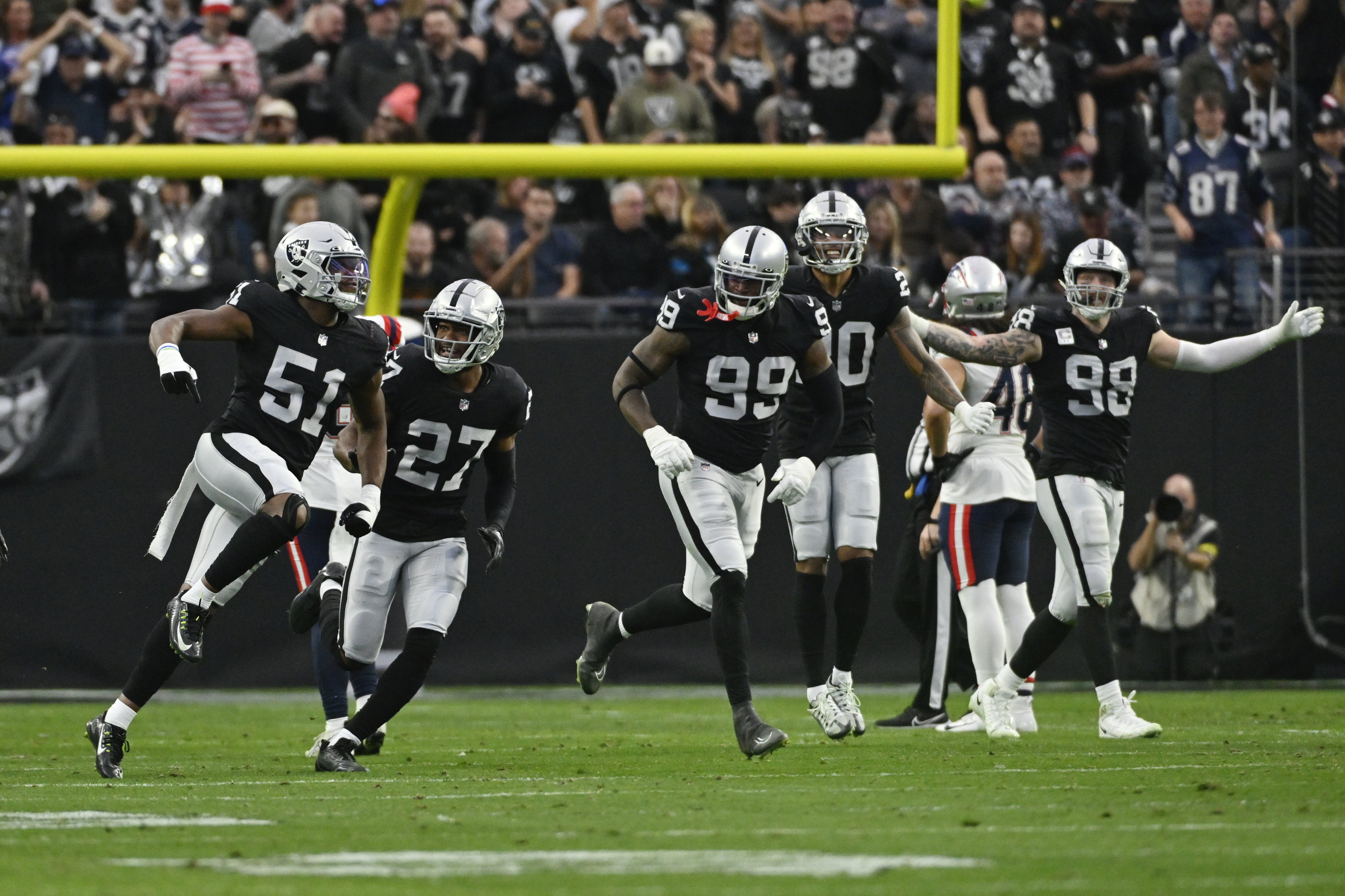 Patriots lateral on final play picked off by Raiders in game-losing  meltdown (video) 