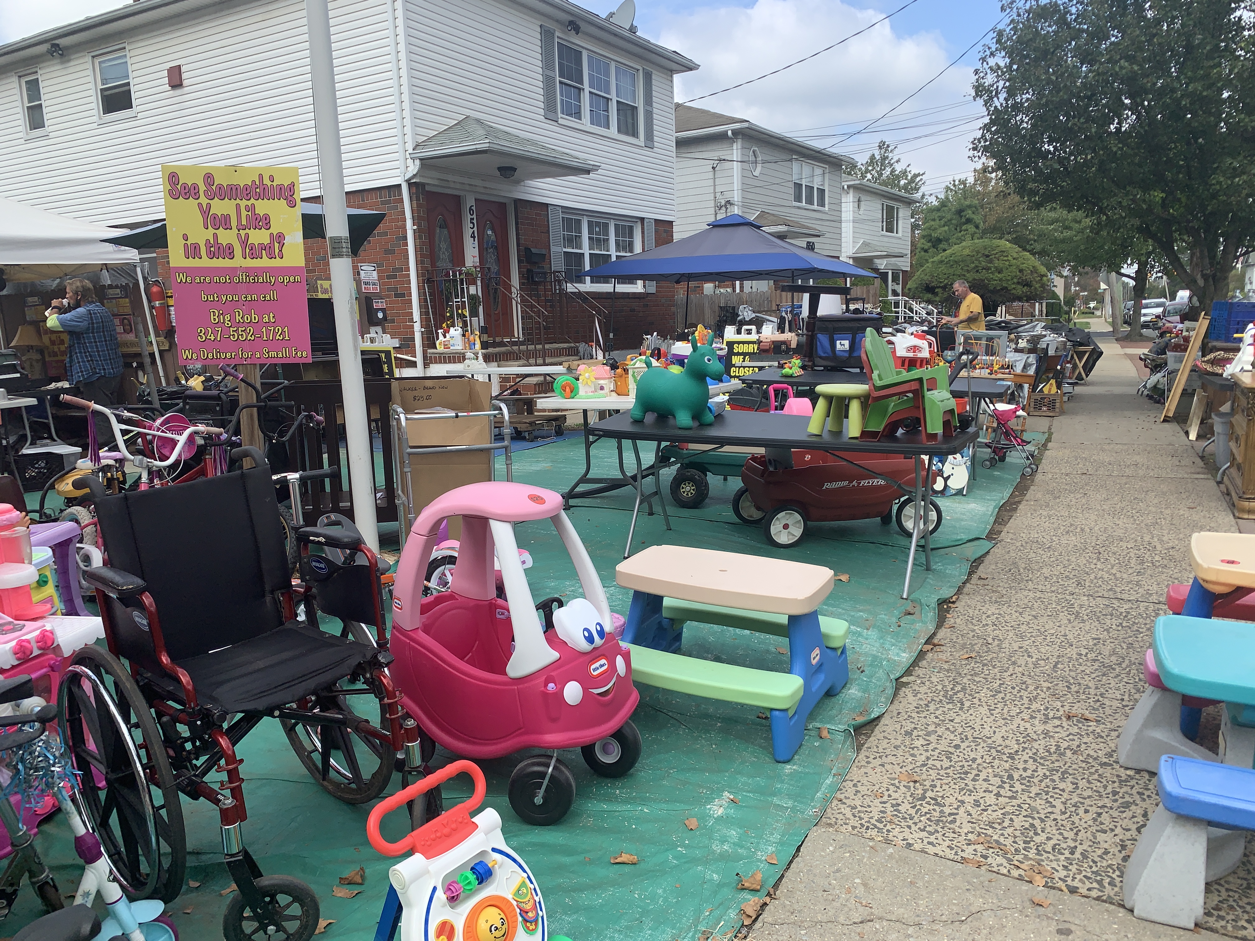 Staten Island large-scale yard sale is 'out of hand,' residents