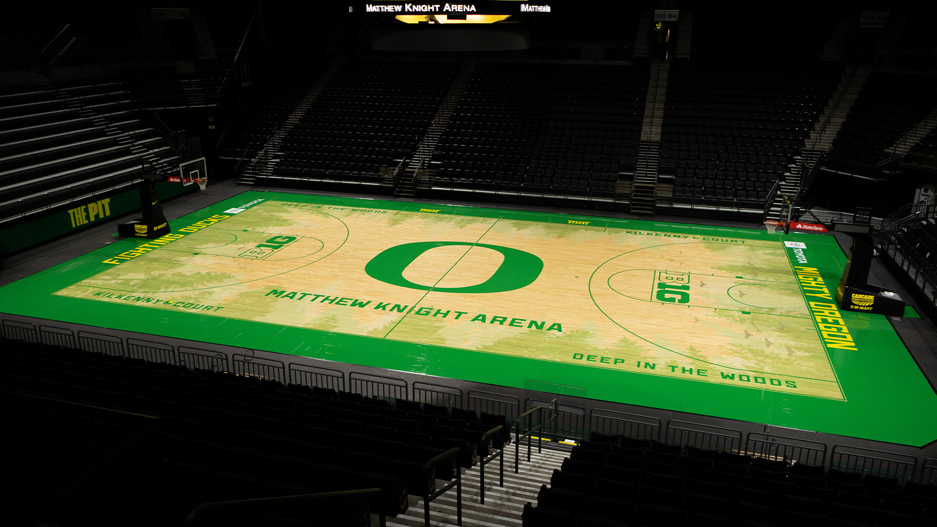 Oregon unveils new basketball court at Matthew Knight Arena ...