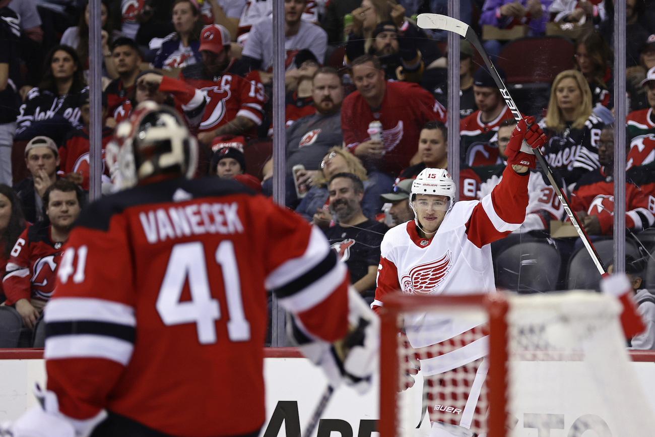 Red Wings 5, Devils 2