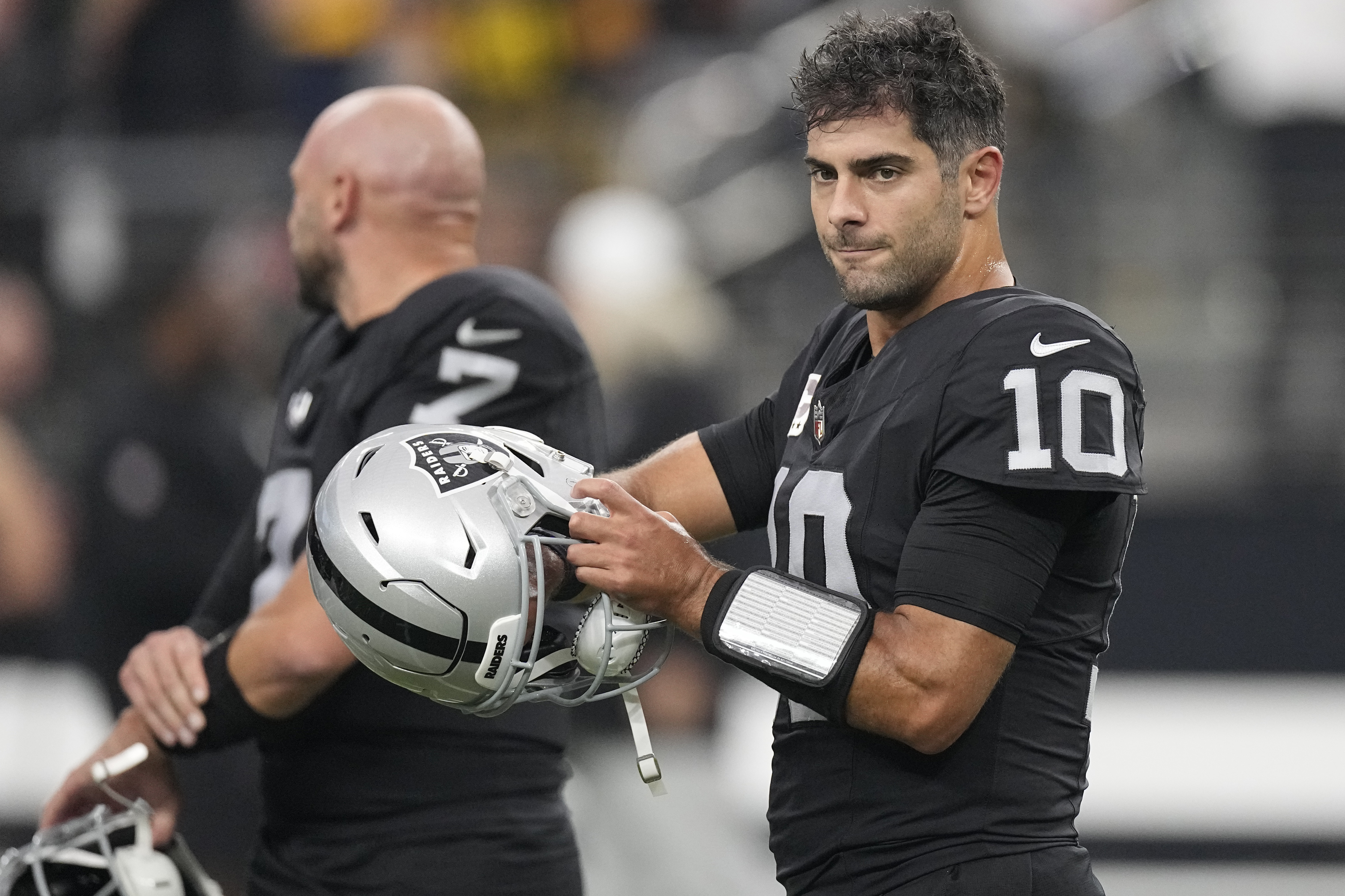 Raiders' Jimmy Garoppolo misses practice with back injury, Raiders News