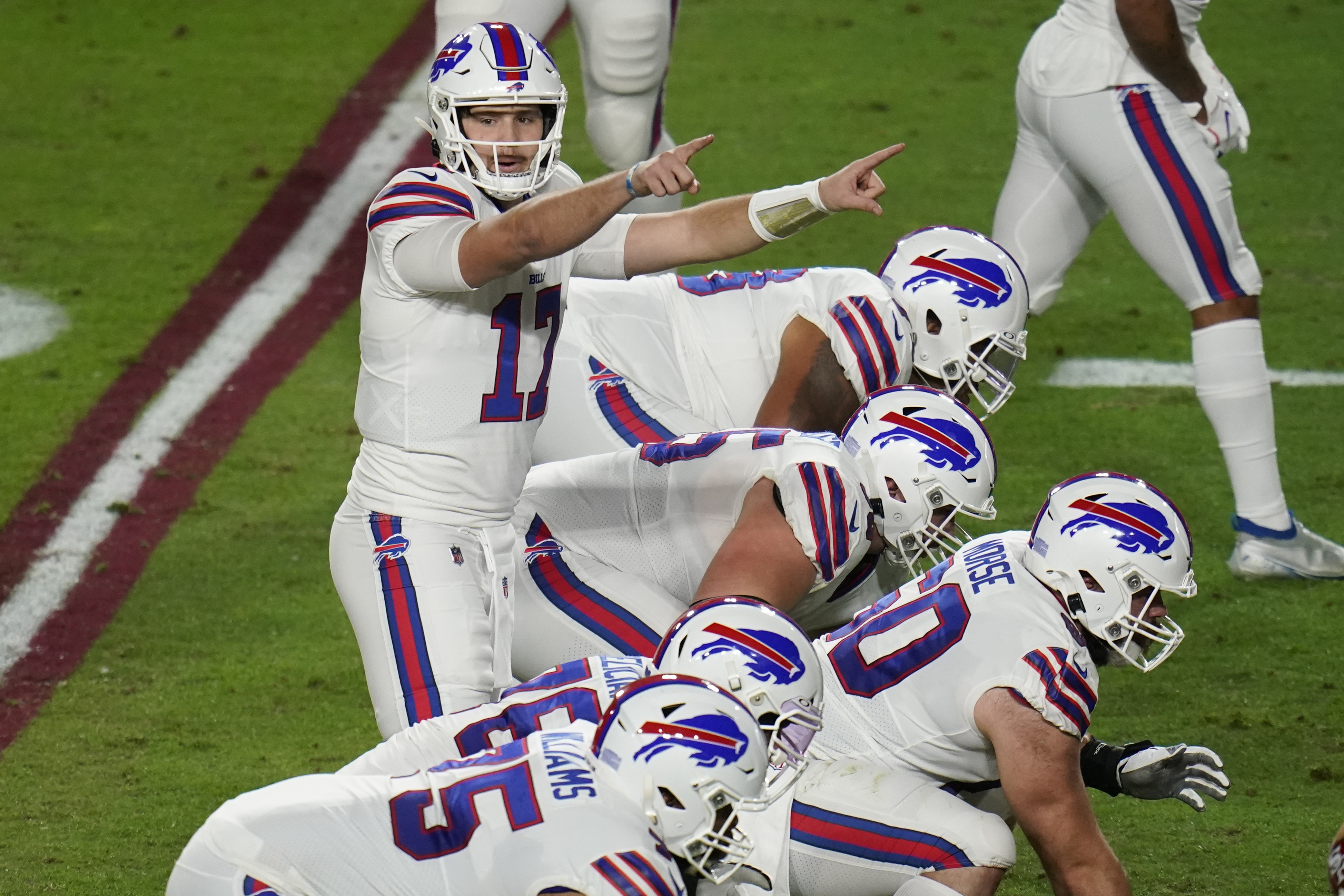 Bills hang on in sloppy 27-17 win over Chargers