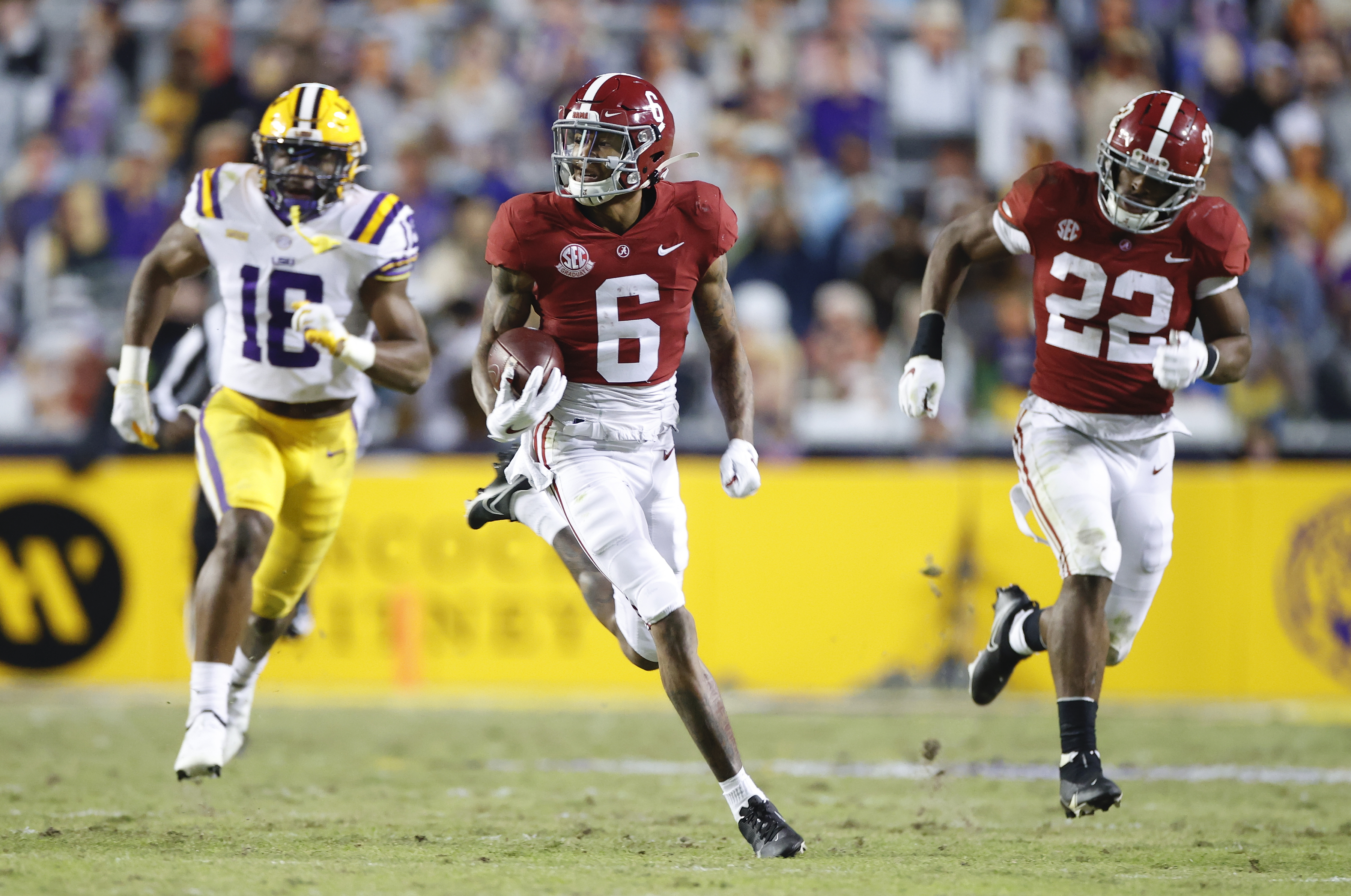 DeVonta Smith Named 2020-21 Roy F. Kramer Male Athlete of the Year -  University of Alabama Athletics