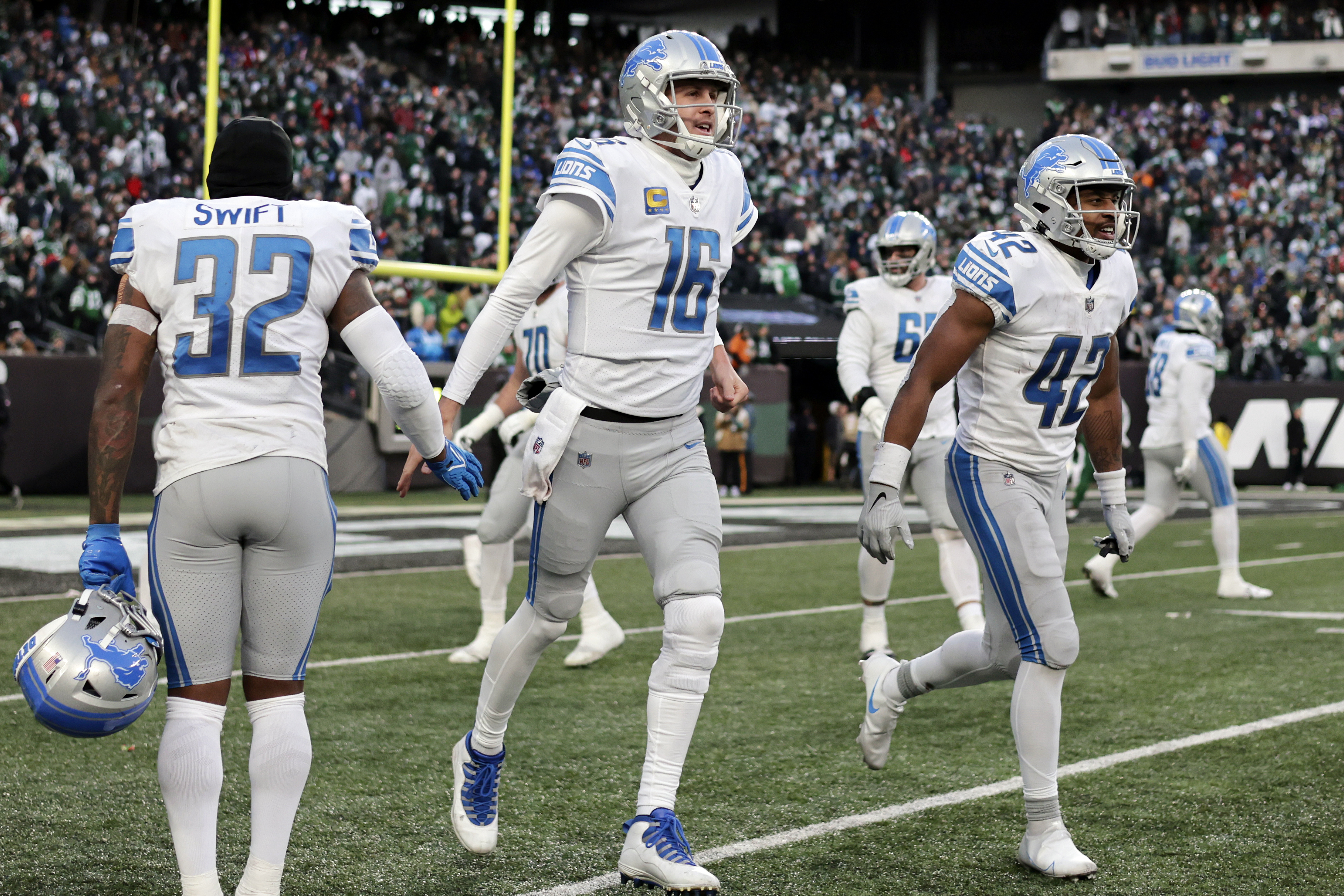 EAST RUTHERFORD, NJ - DECEMBER 18: New York Jets quarterback Zach Wilson  (2) during the National Football League game between the New York Jets and  the Detroit Lions on December 18, 2022