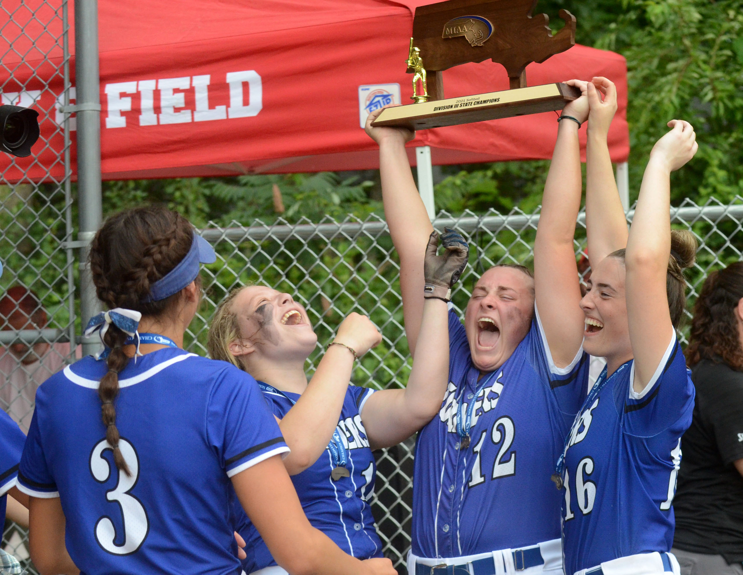 Turners Falls softball defeats Amesbury, wins first state title since 2017