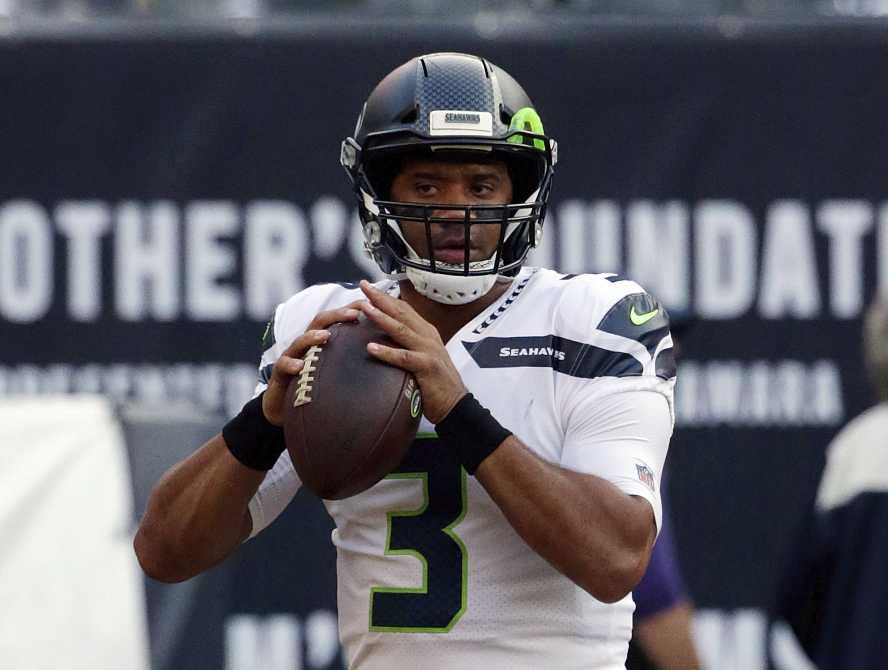 Bears attempted Russell Wilson trade, offered Seahawks 3 1st-rounders