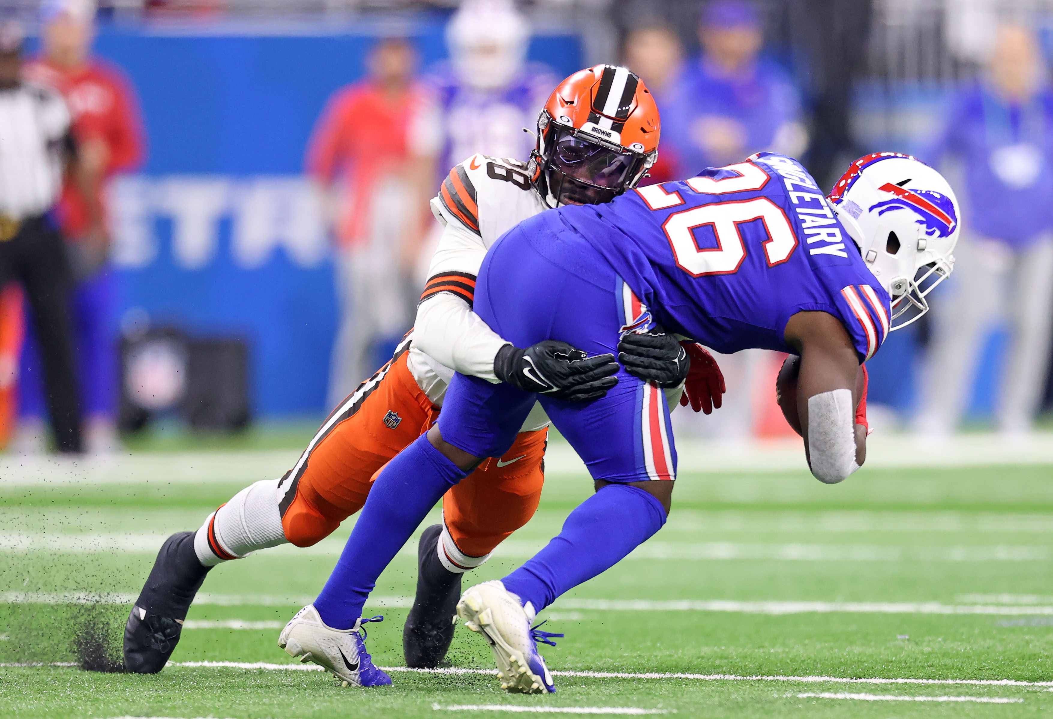 Devin Singletary injury: Bills RB goes down on opening drive, but back in  Week 13 game - DraftKings Network