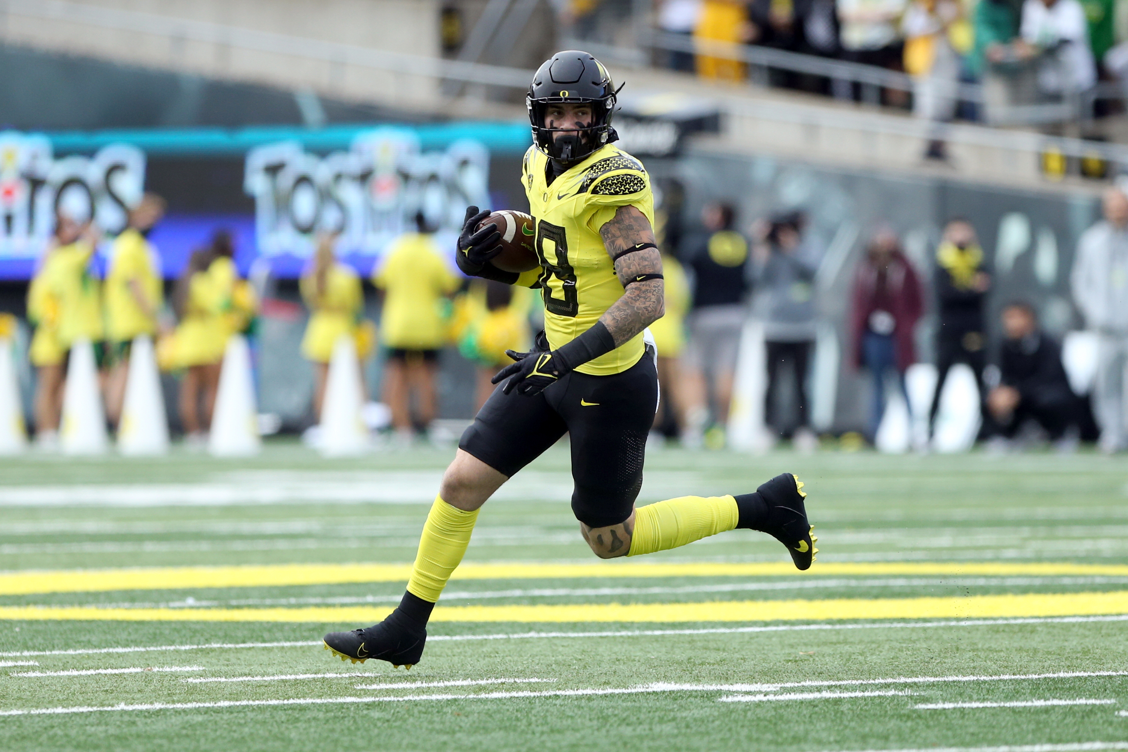 Oregon football star Spencer Webb, 22, dies after falling on rock slides  and hitting his head