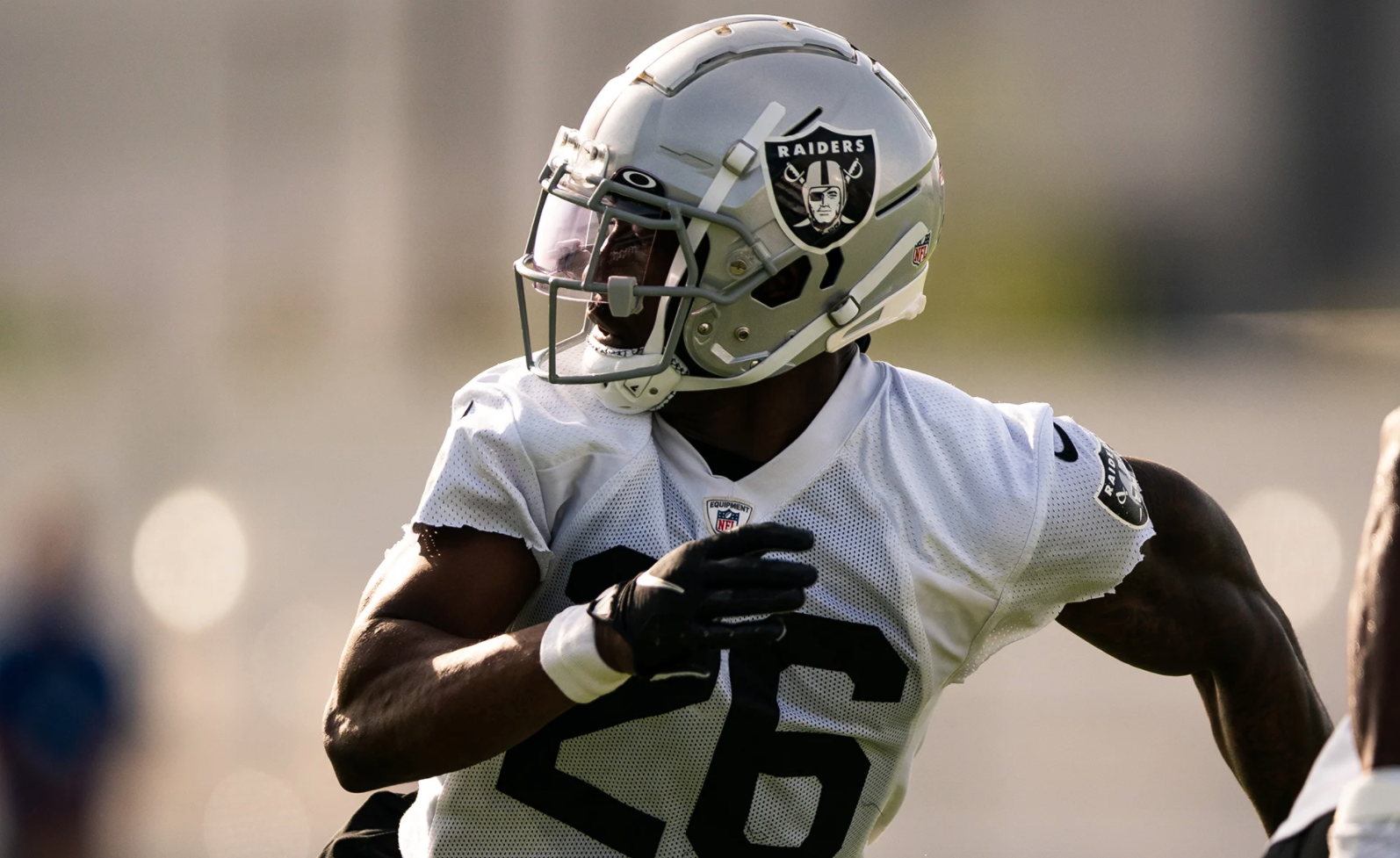 Raiders re-sign Carlson, Ateman, Murray