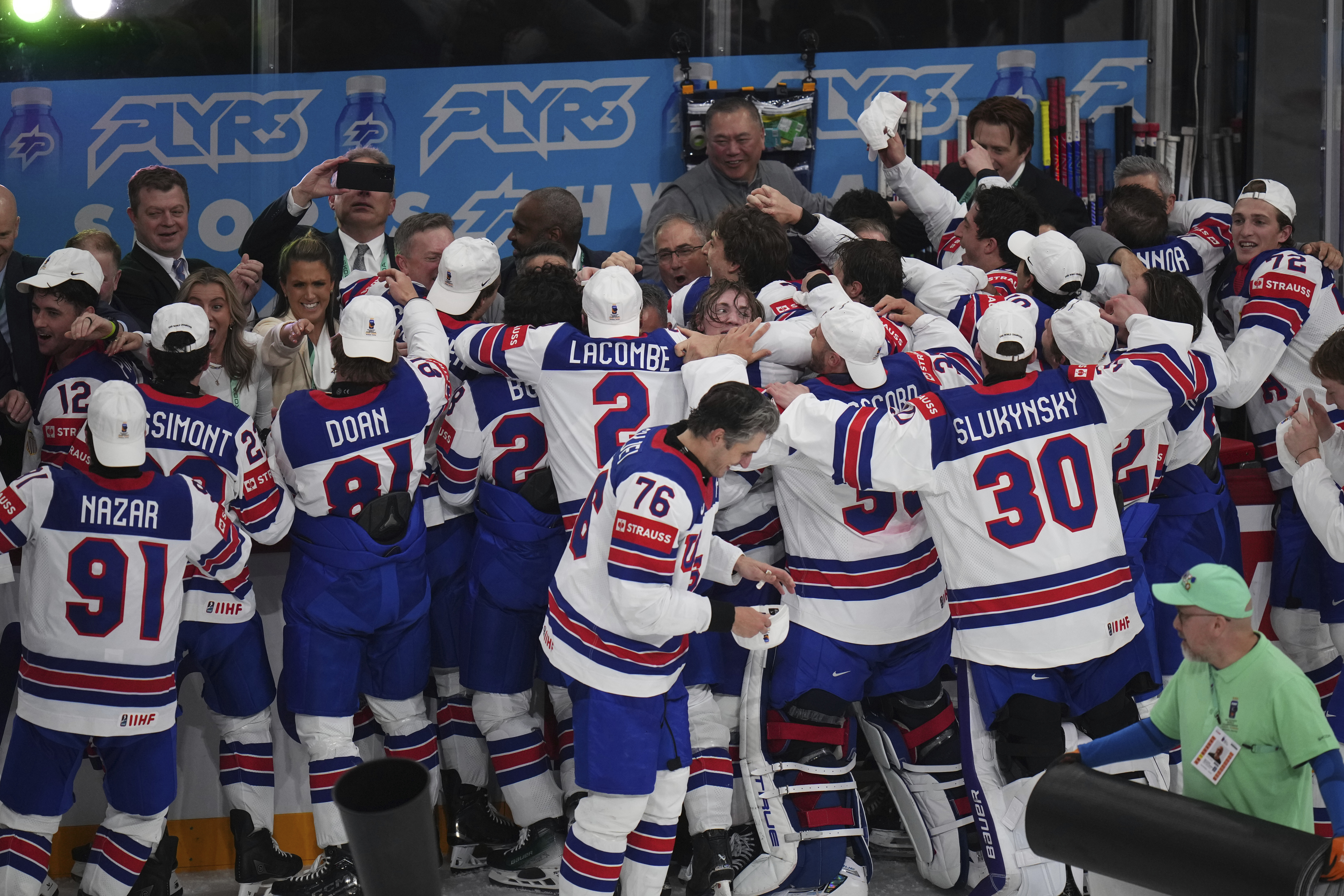 スターター　 National Team ICE HOCKEY US wins 1st world hockey title since 1933 with 1-0 OT