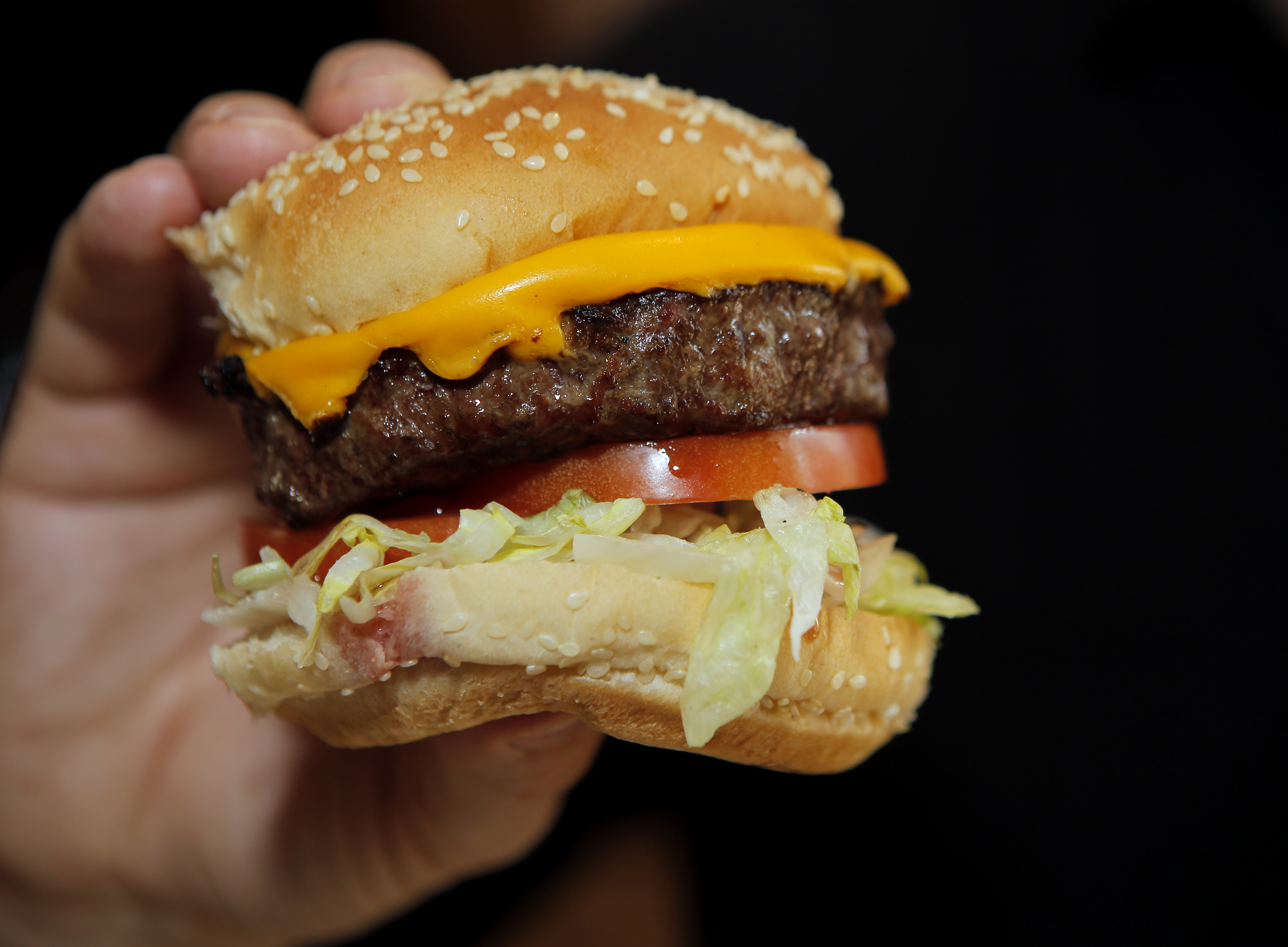 After closing 23 locations, Red Robin sells 100 more restaurants