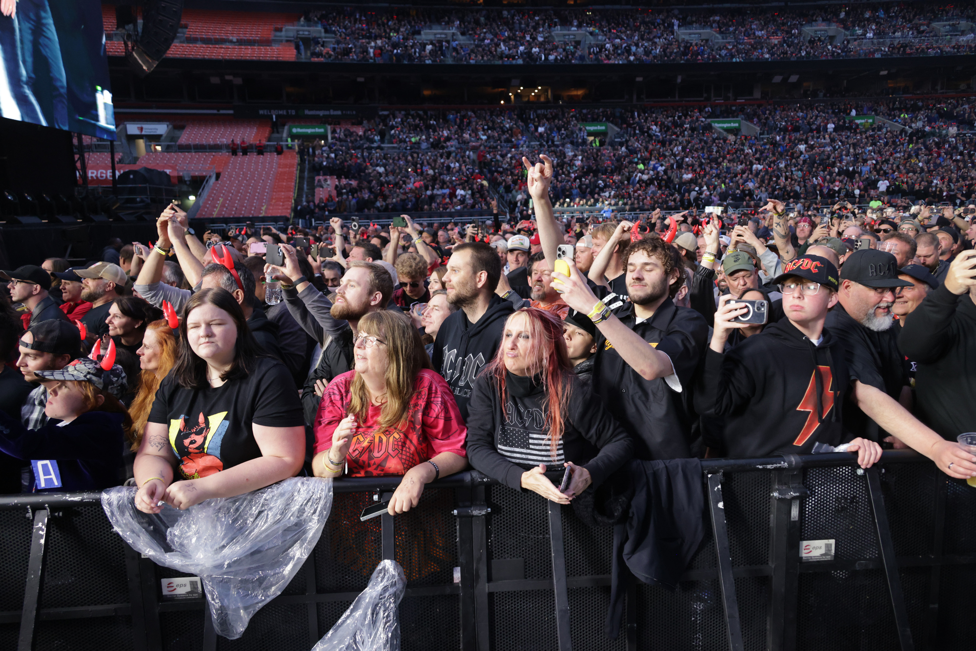 AC/DC closes out US Power Up 2025 tour in Cleveland - cleveland.com