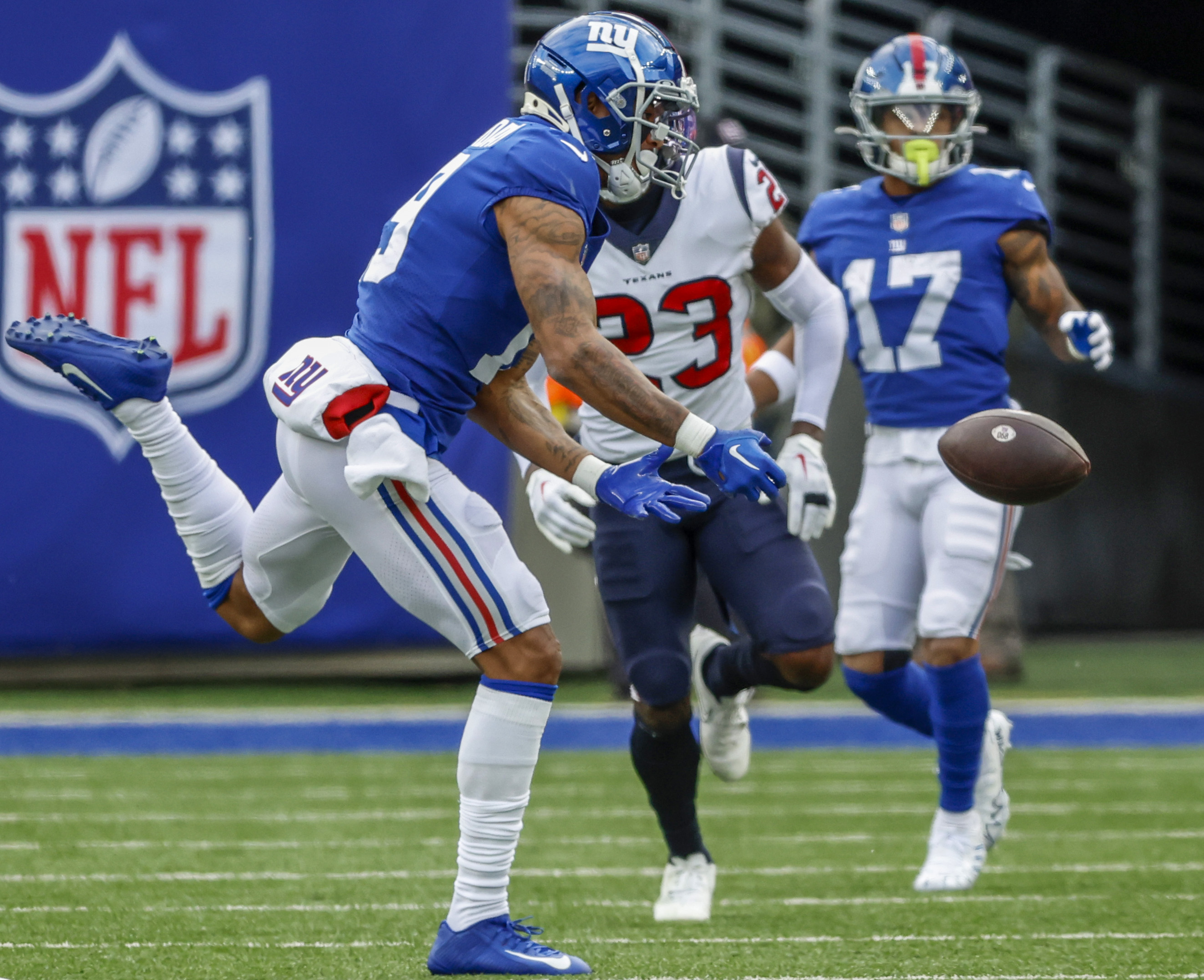 Giants Thrash Texans and Shake Off Gloom - The New York Times