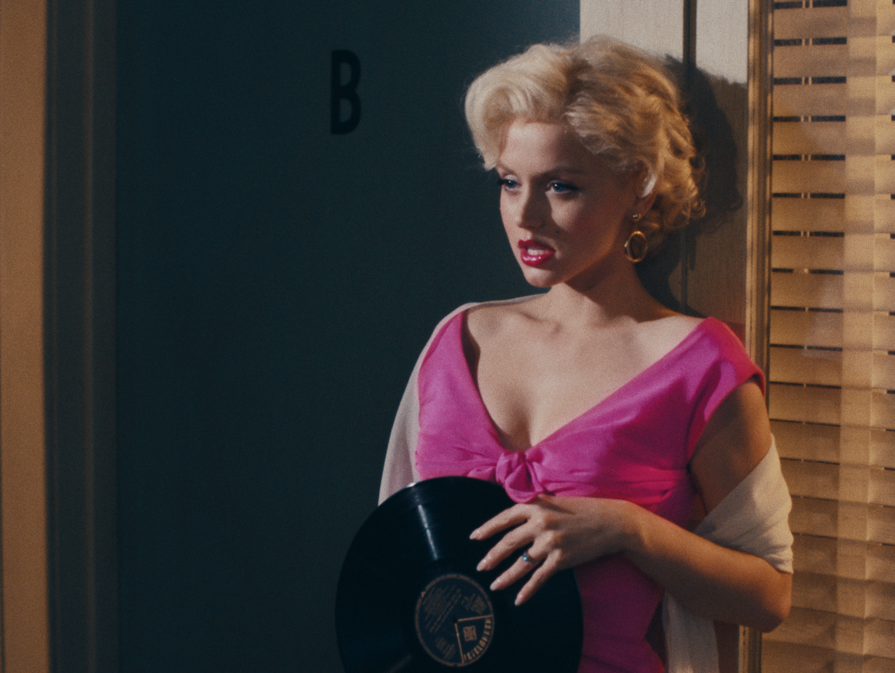 1950s Blonde Mom Porn - Blonde' opts for style and shock over substance and truth in Netflix's  Marilyn Monroe biopic - cleveland.com