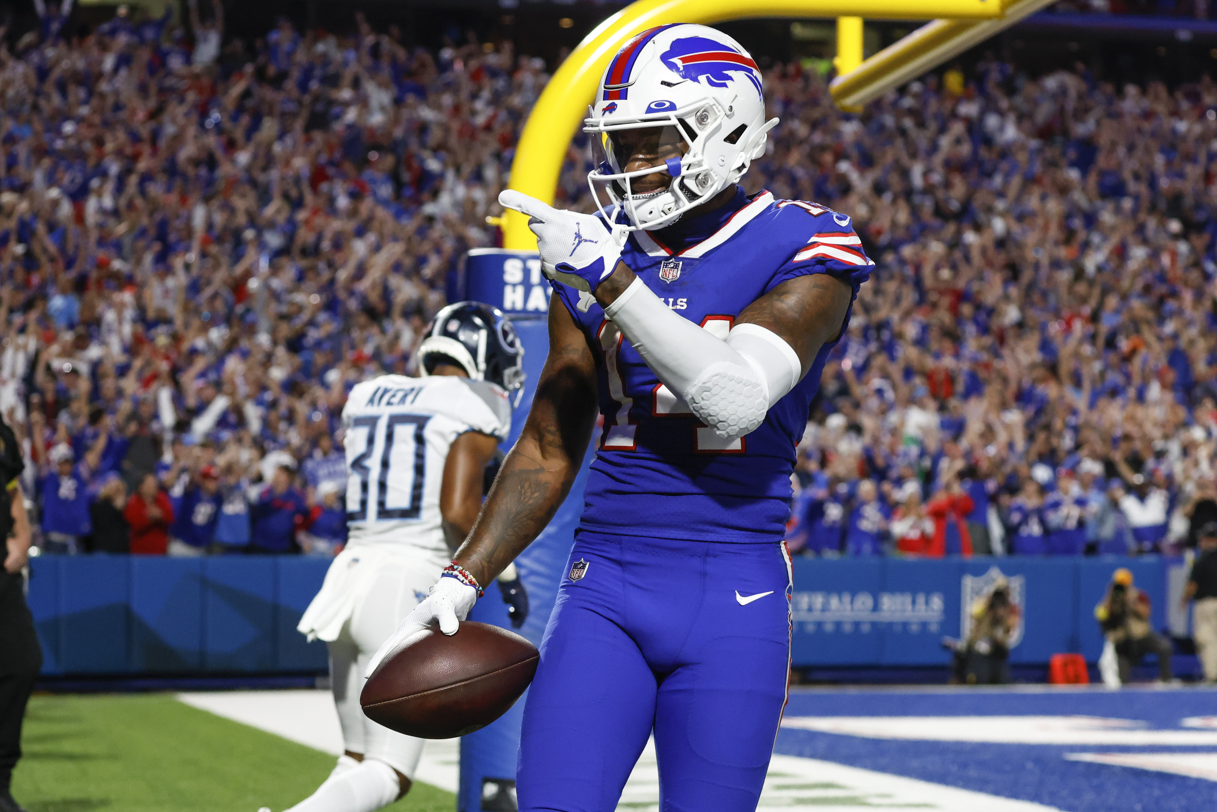 Bills' Stefon Diggs talks trash to Packers' Jaire Alexander