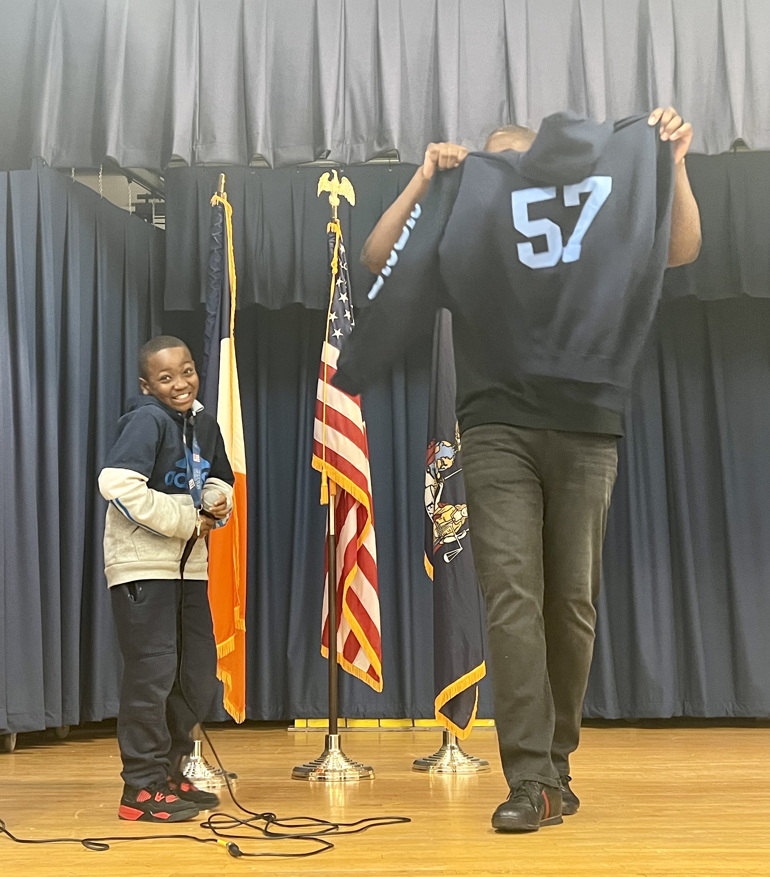 Staten Island native and former NFL all-pro Adewale Ogunleye returns for  annual turkey giveaway 