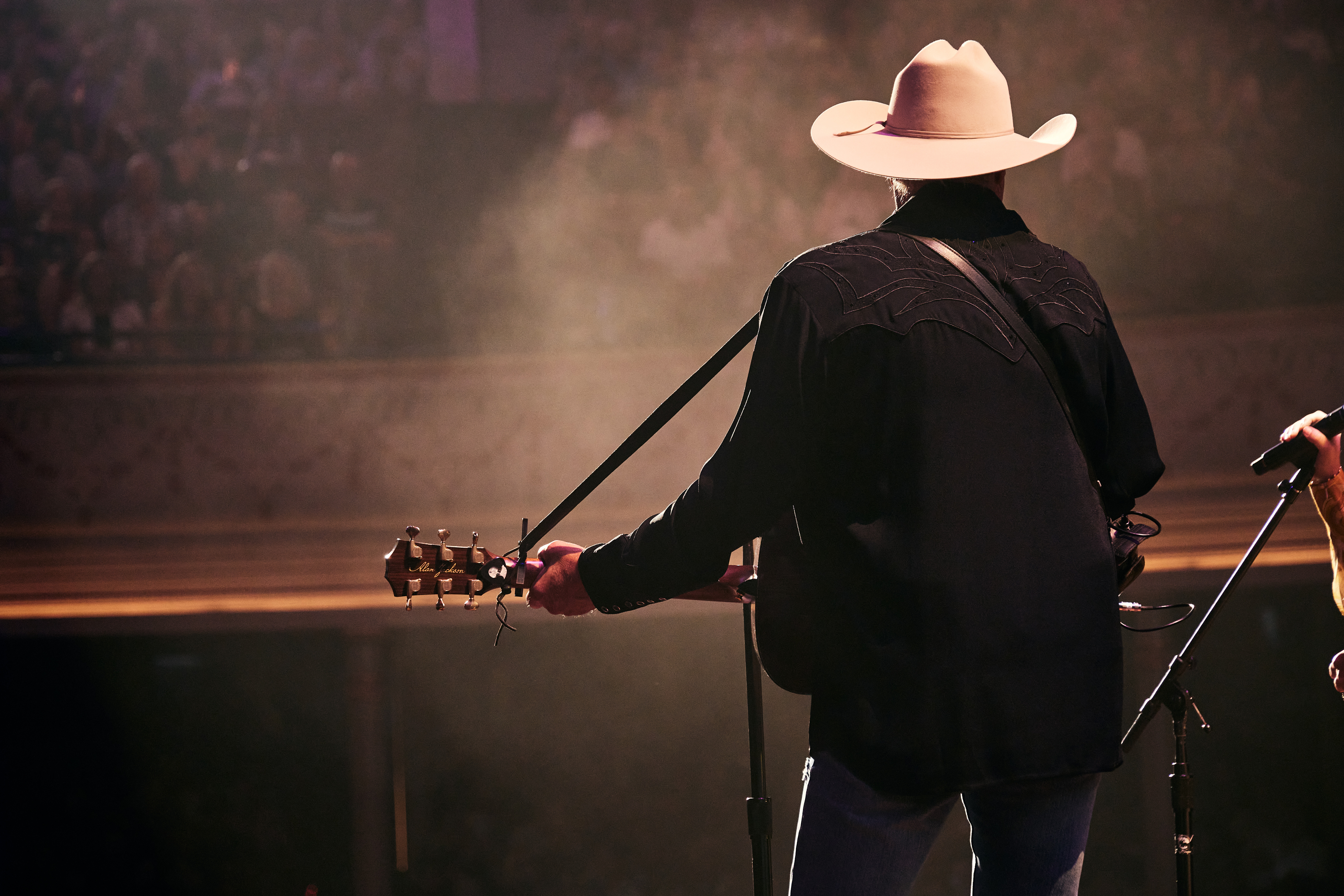 Alan Jackson makes surprise announcement at emotional final road show - syracuse.com