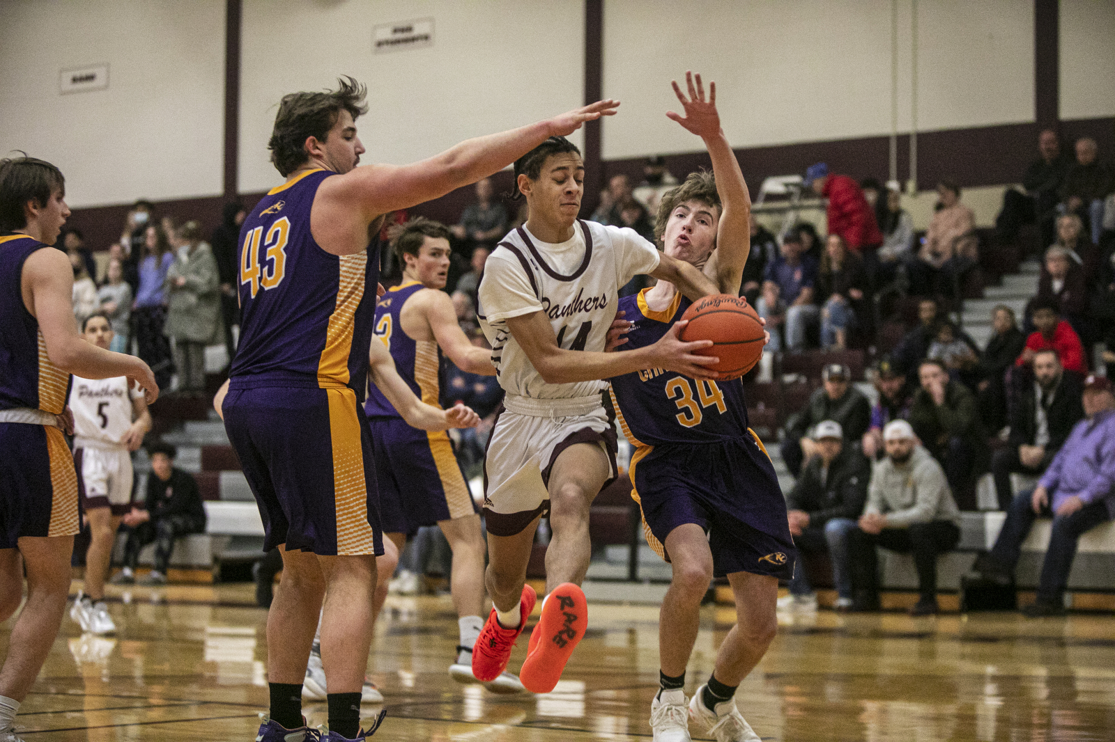 Parchment Panthers boys basketball defeats Kalamazoo Christian Comets
