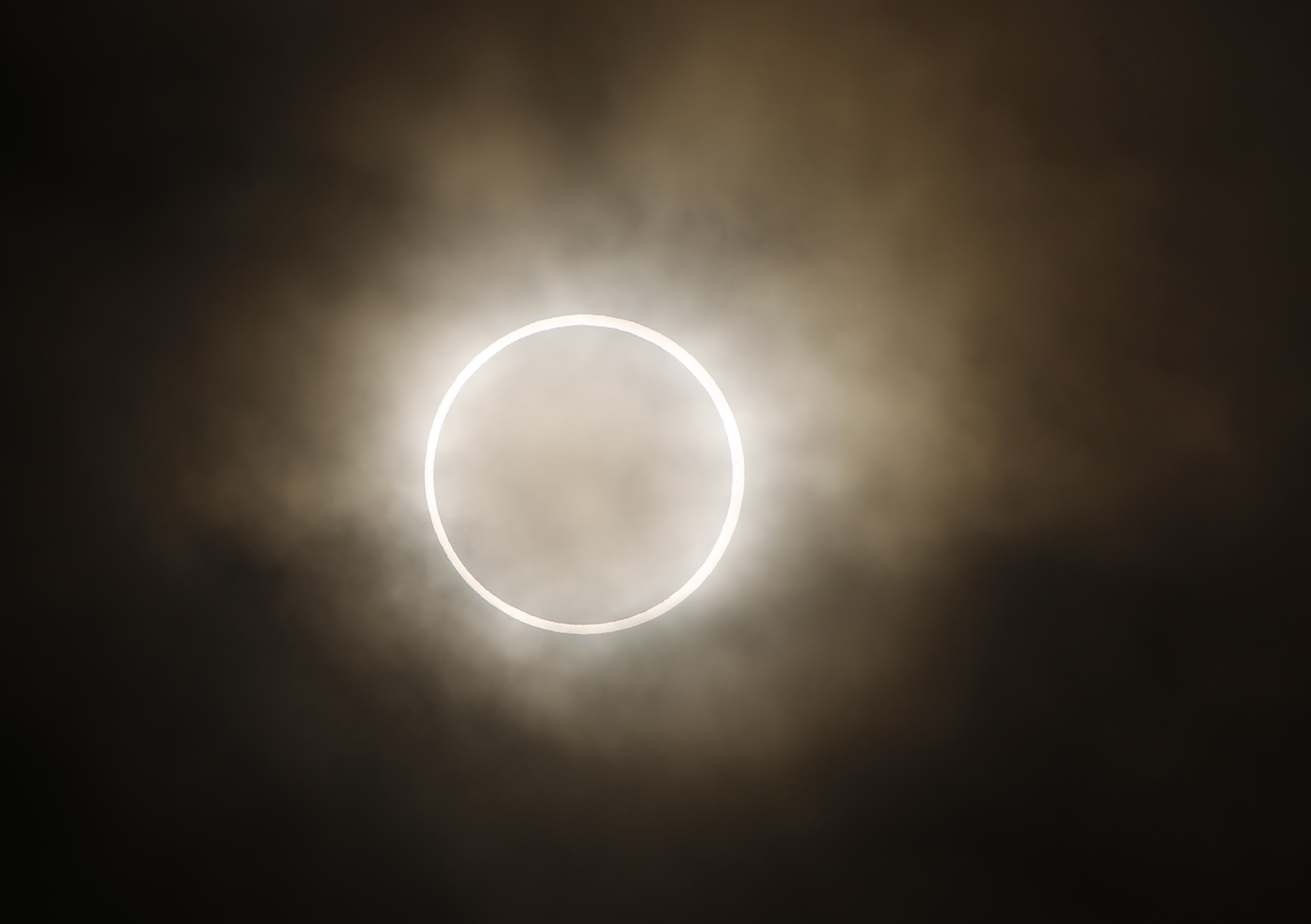Die besten Orte für die ringförmige Sonnenfinsternis, den Pfad und wie man sie beobachtet