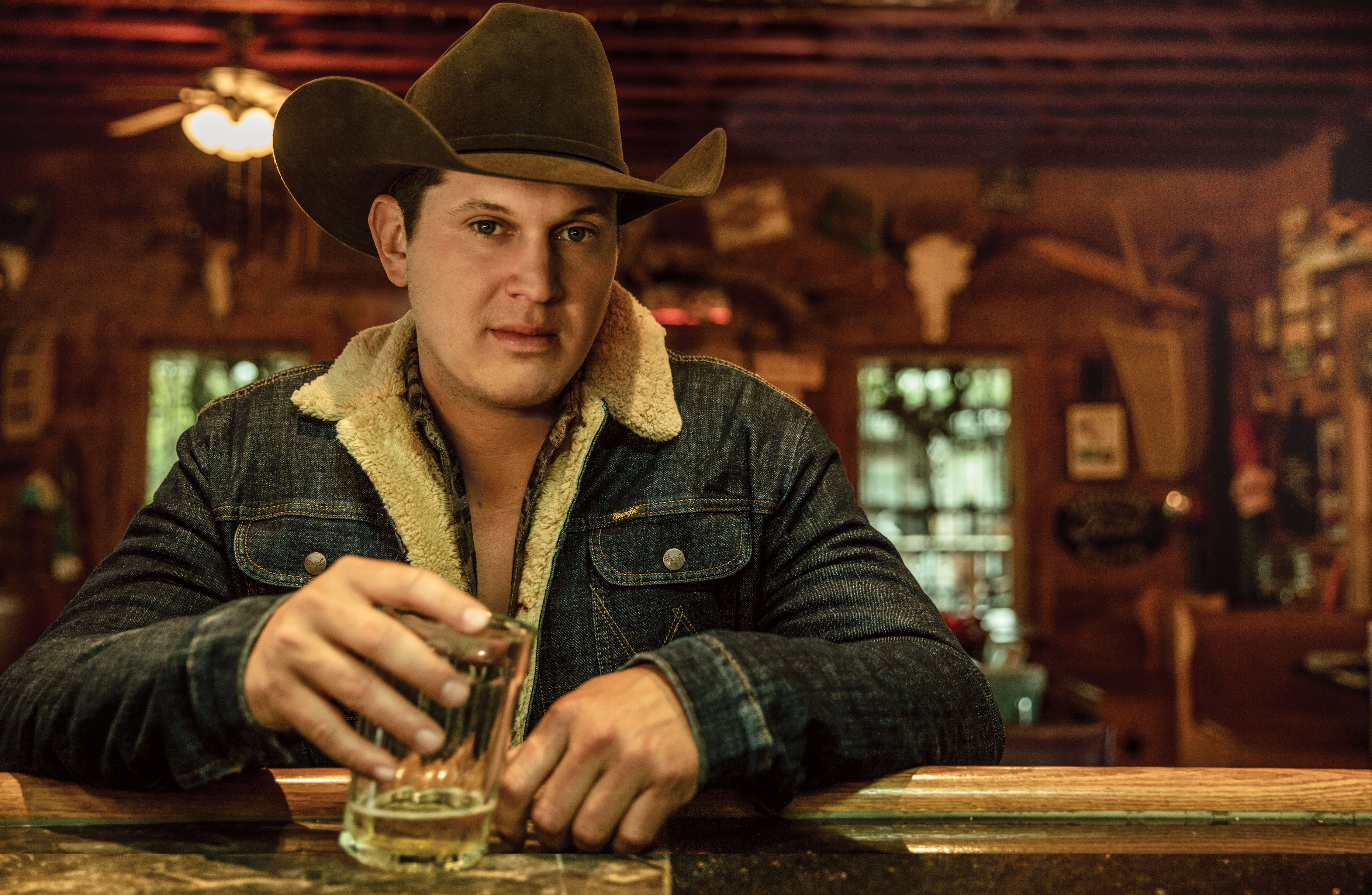 Wrangler Retro TV Spot, 'Night Shift' Featuring Jon Pardi 