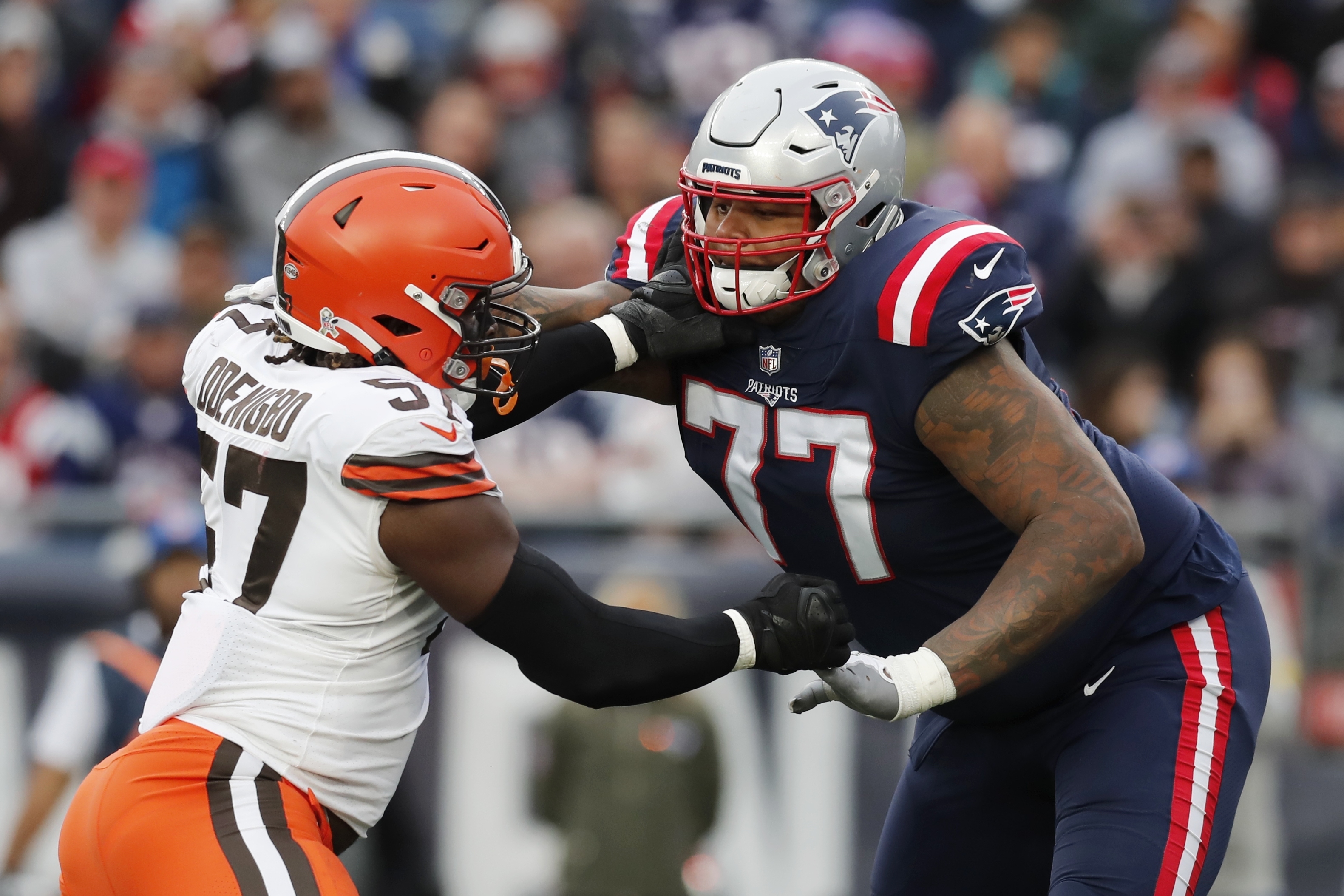 Trent Brown didn't start for Patriots due to illness, per source 