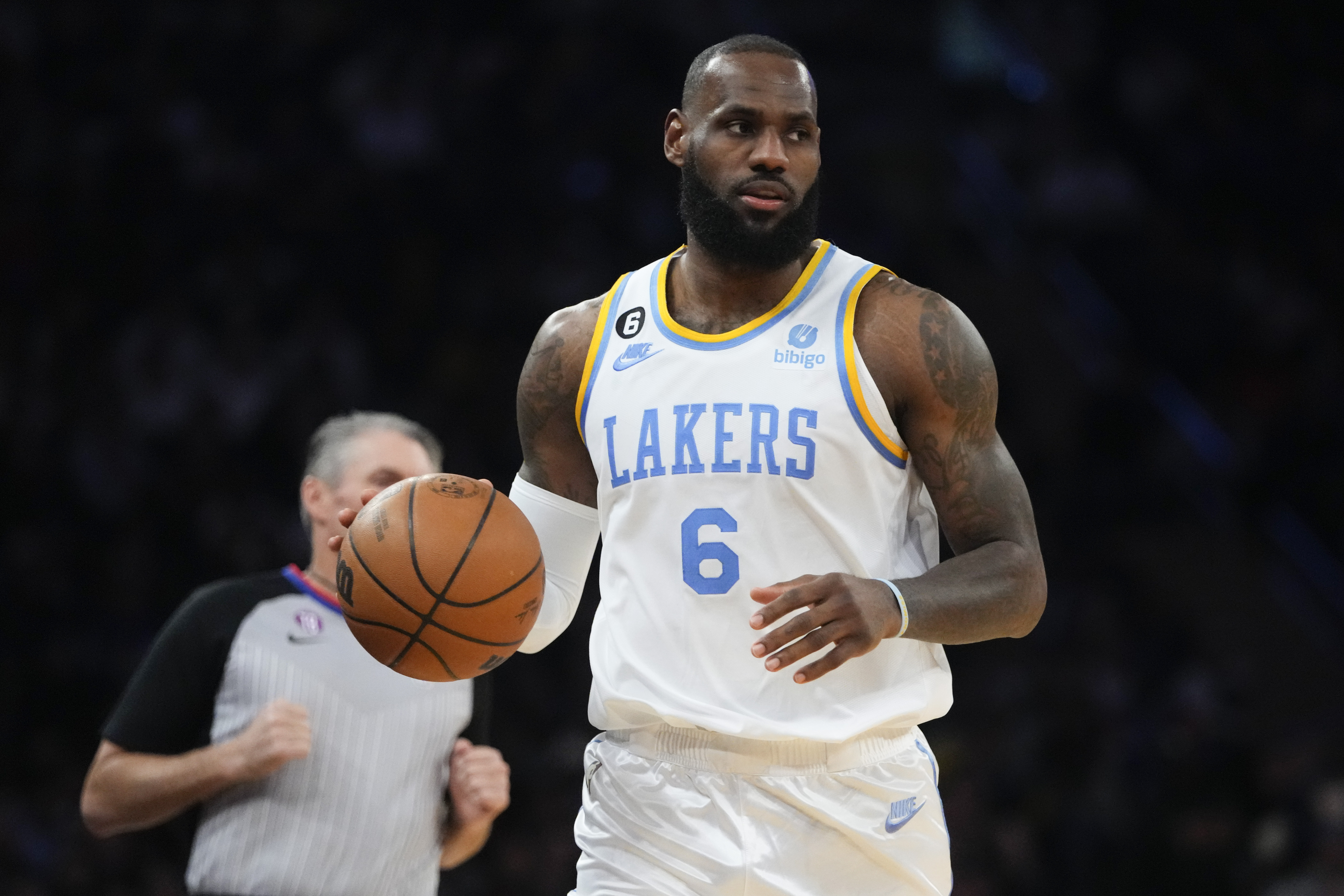 Lakers' LeBron James to play vs. Knicks, closing in on scoring title; Live  stream, how to watch online 