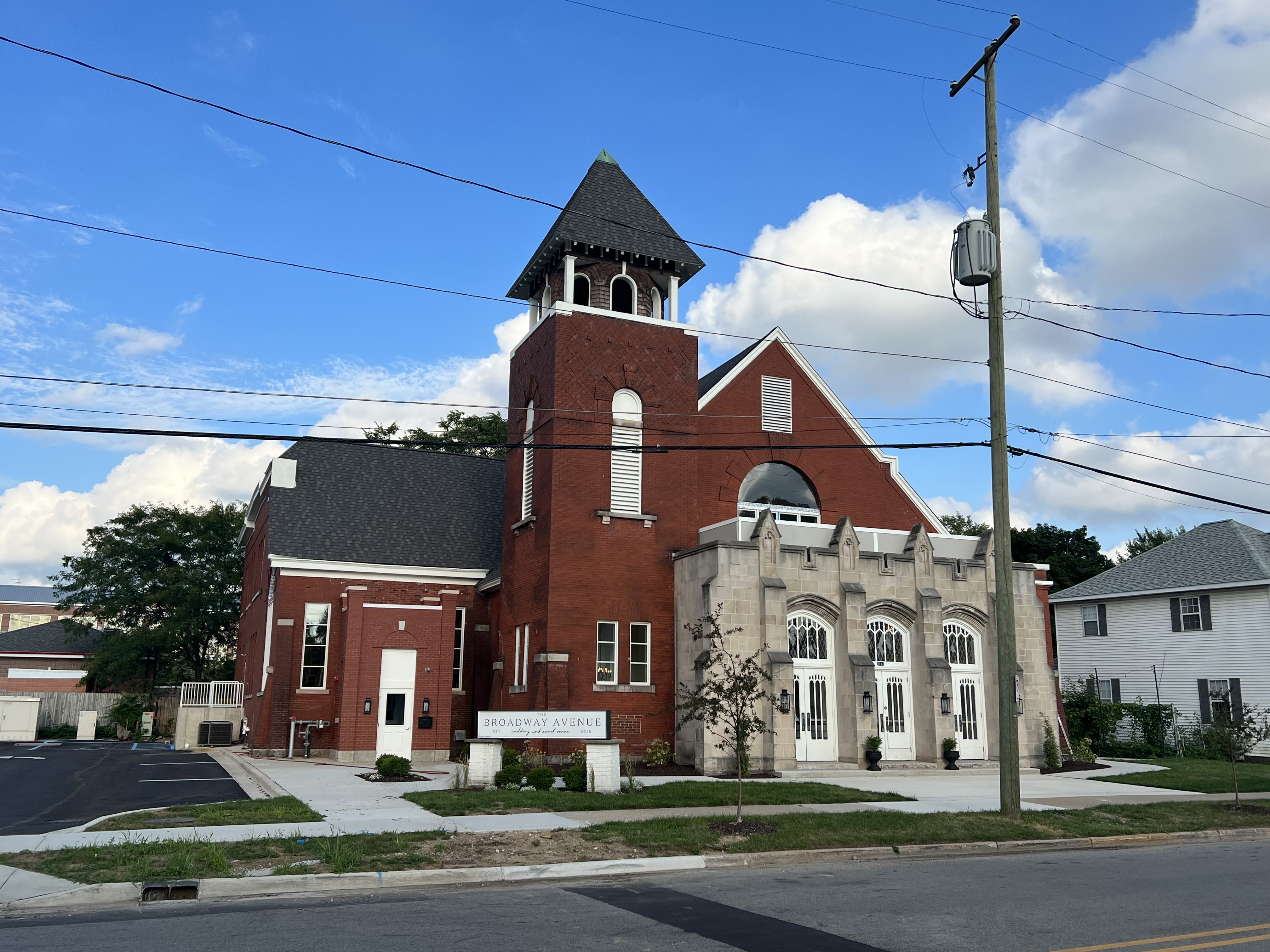 Can wedding venues deny LGBTQ couples? Michigan Supreme Court will soon decide. pic pic