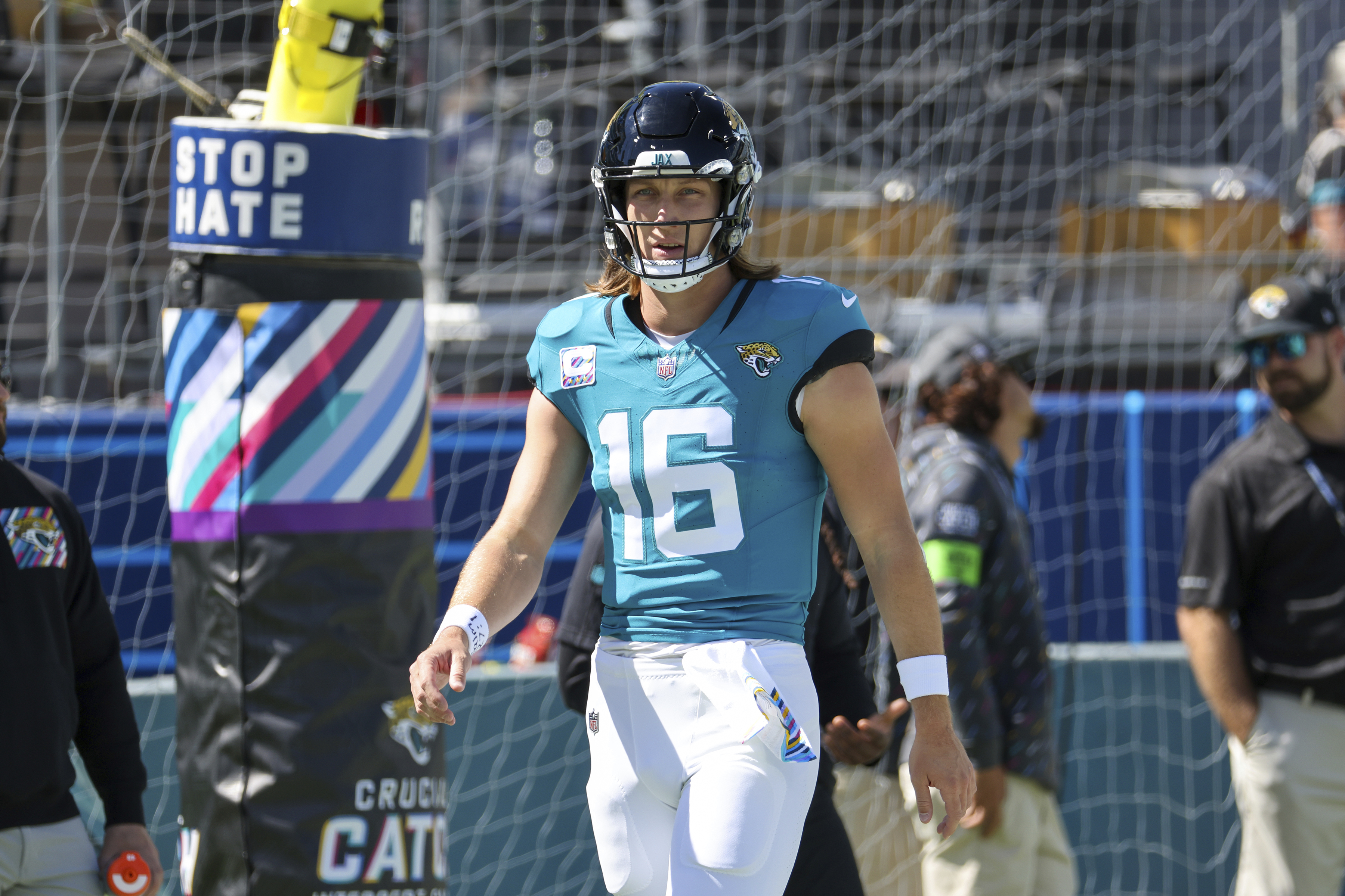 Jaguars QB Lawrence is 'day to day' with a sprained left knee and