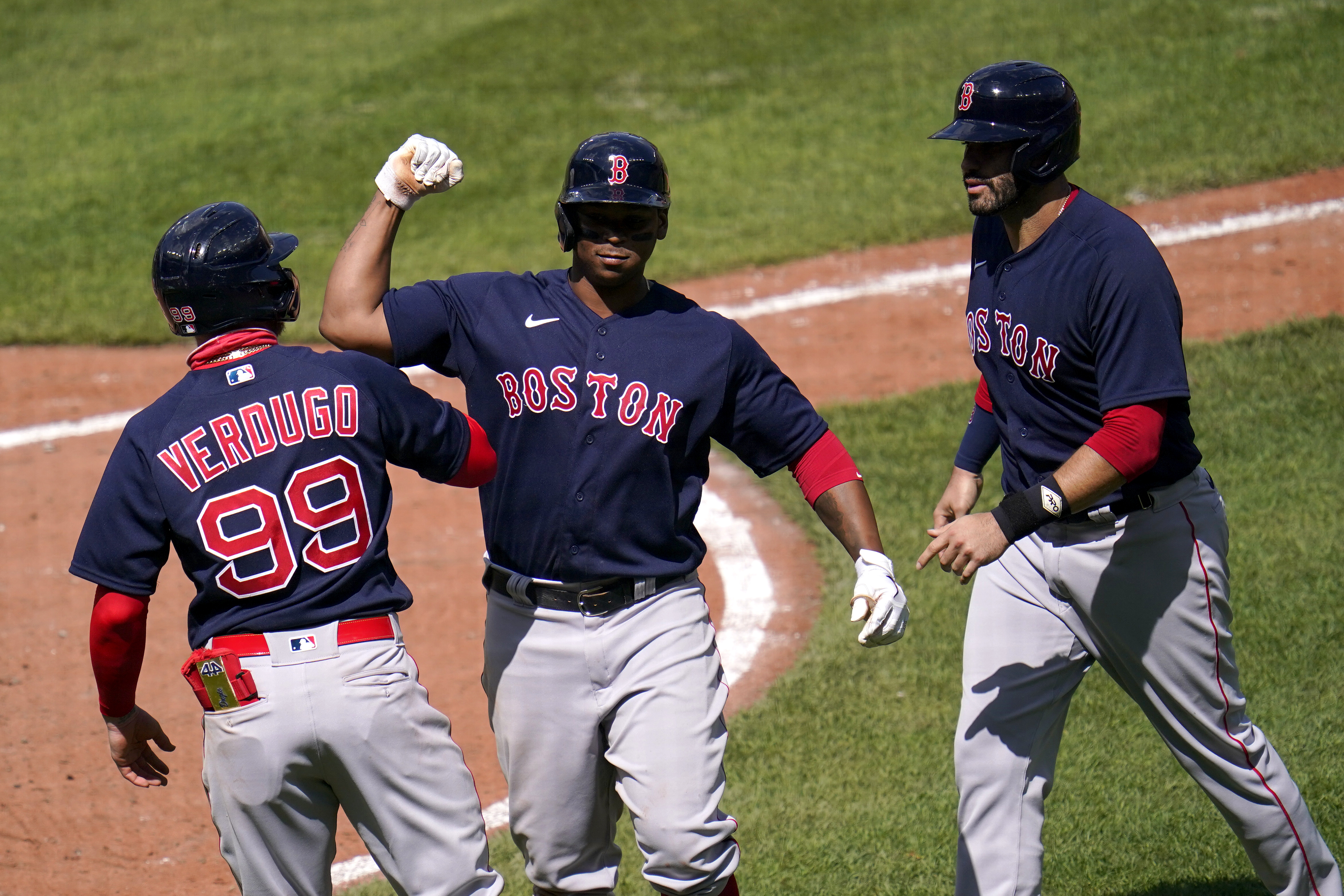 J.D. Martinez crushes two homers to lead Boston Red Sox over