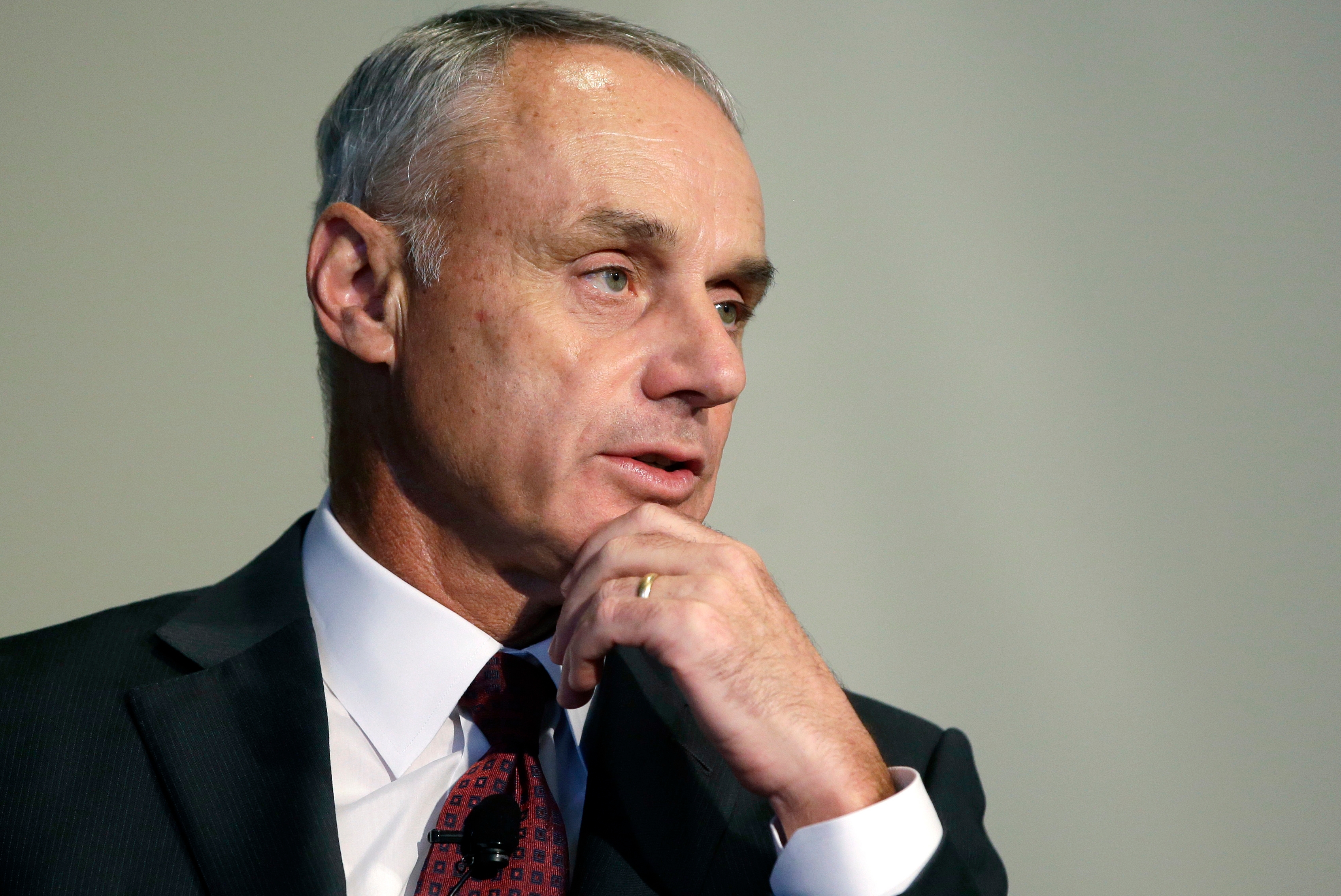 Rob Manfred to Meet With Cleveland Indians Owner Over Use of