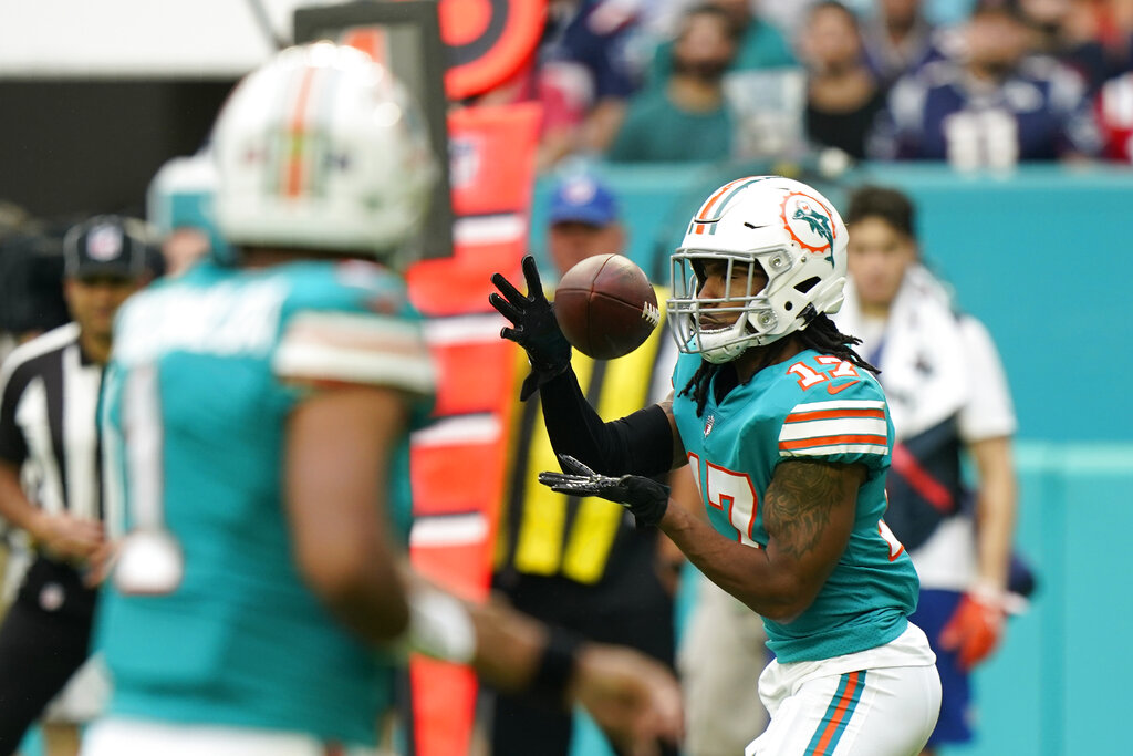 Miami Dolphins starters Jaylen Waddle, Chase Edmonds limited in