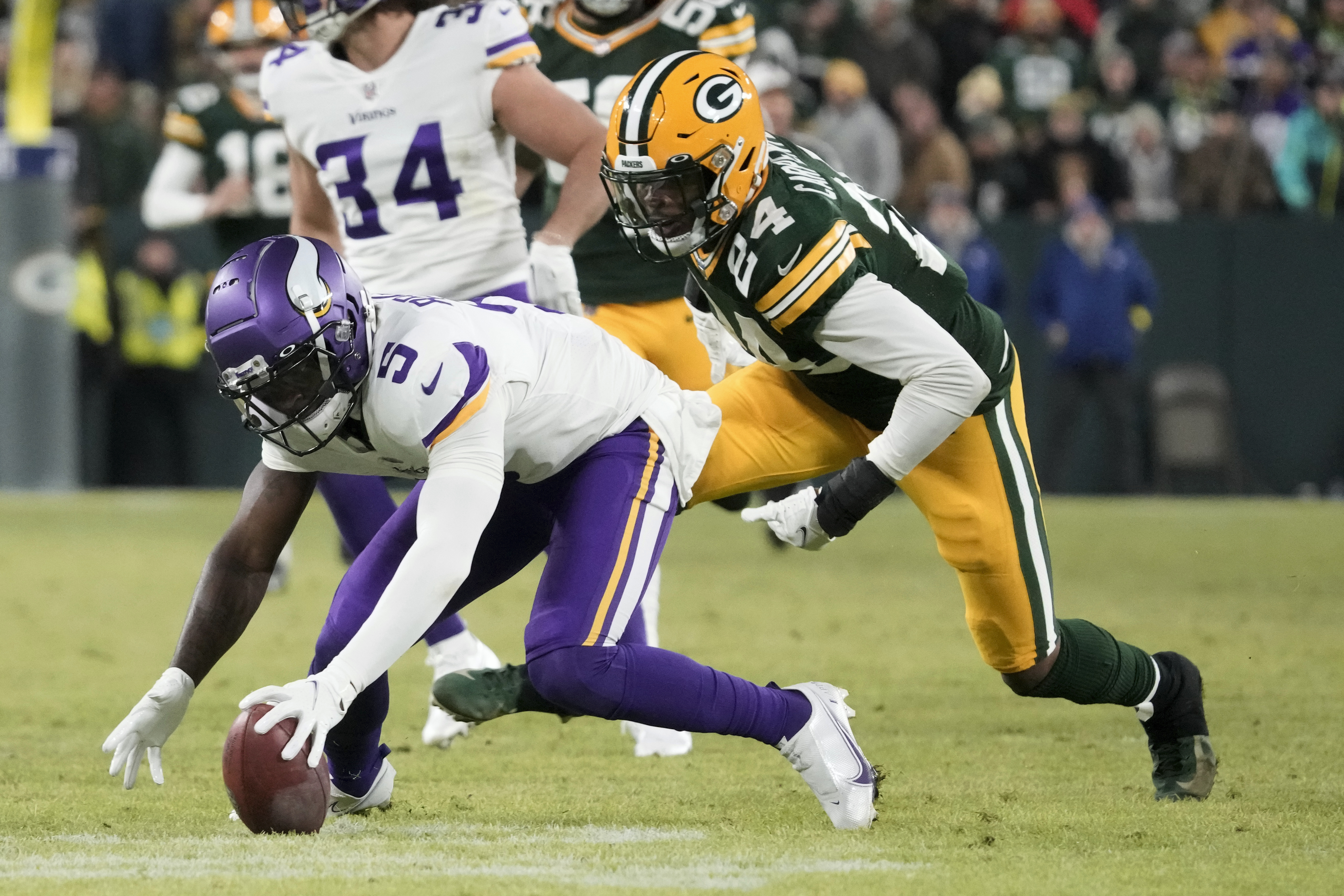 The Patriots are signing former Eagles' and Vikings' WR Jalen Reagor to  their practice squad.