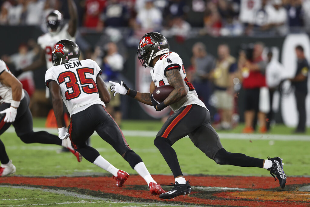 Tom Brady throws for 379 yards, 4 TDs, Bucs beat Cowboys 31-29 – The Denver  Post