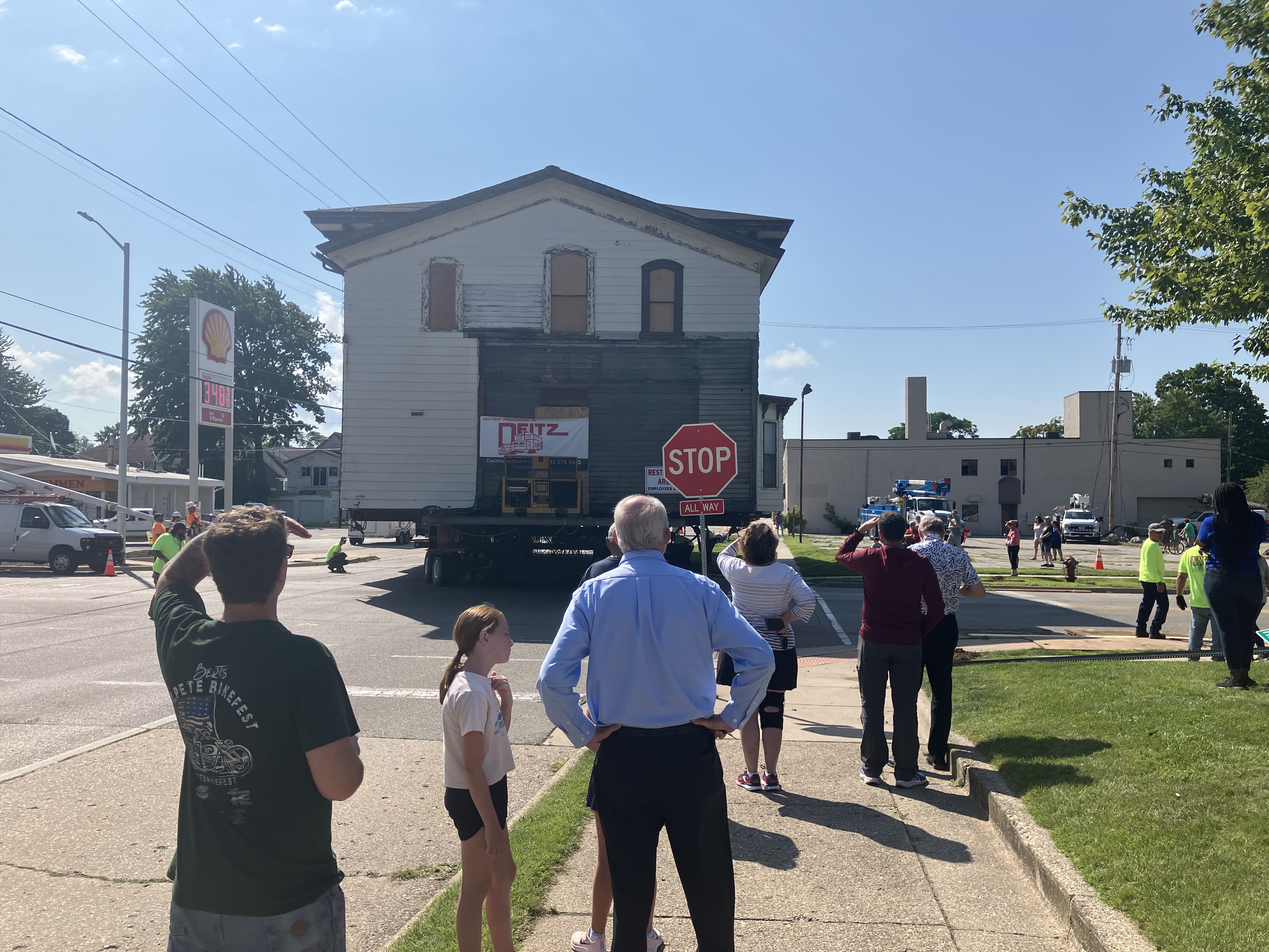 Historic mansion moves through downtown Muskegon