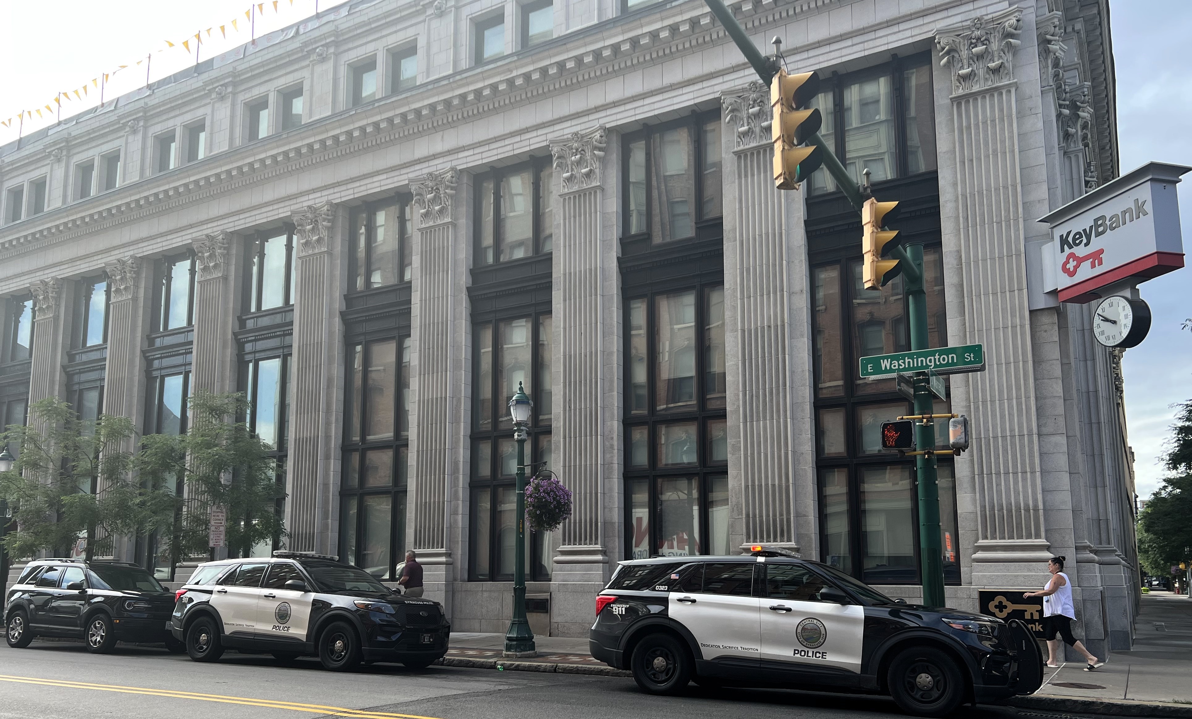 Downtown Syracuse Key Bank reportedly robbed, suspect gets away - syracuse .com, image size:3858x2328