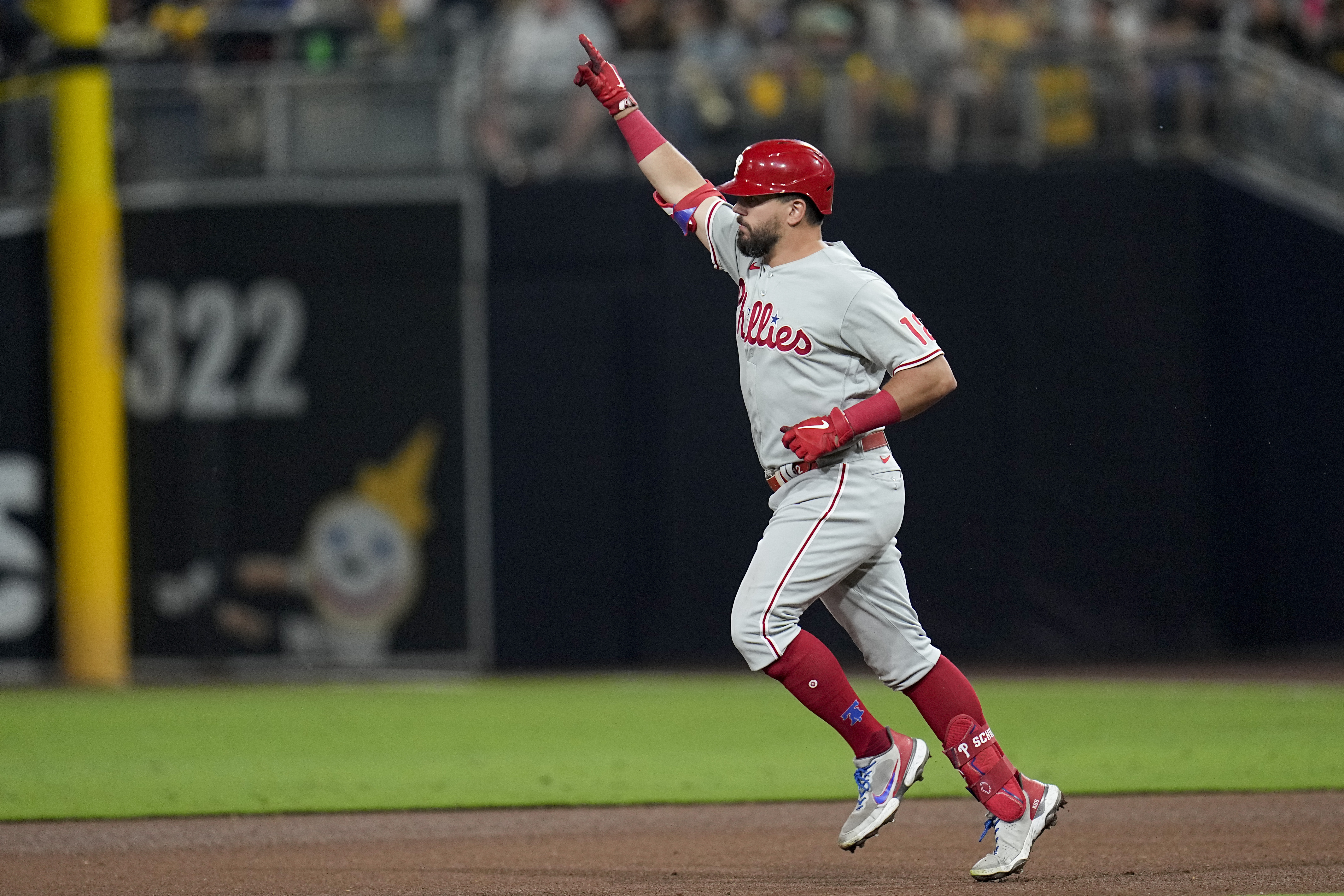 Kyle Schwarber hits a mammoth 488-foot homer during Game 1 of the NLCS