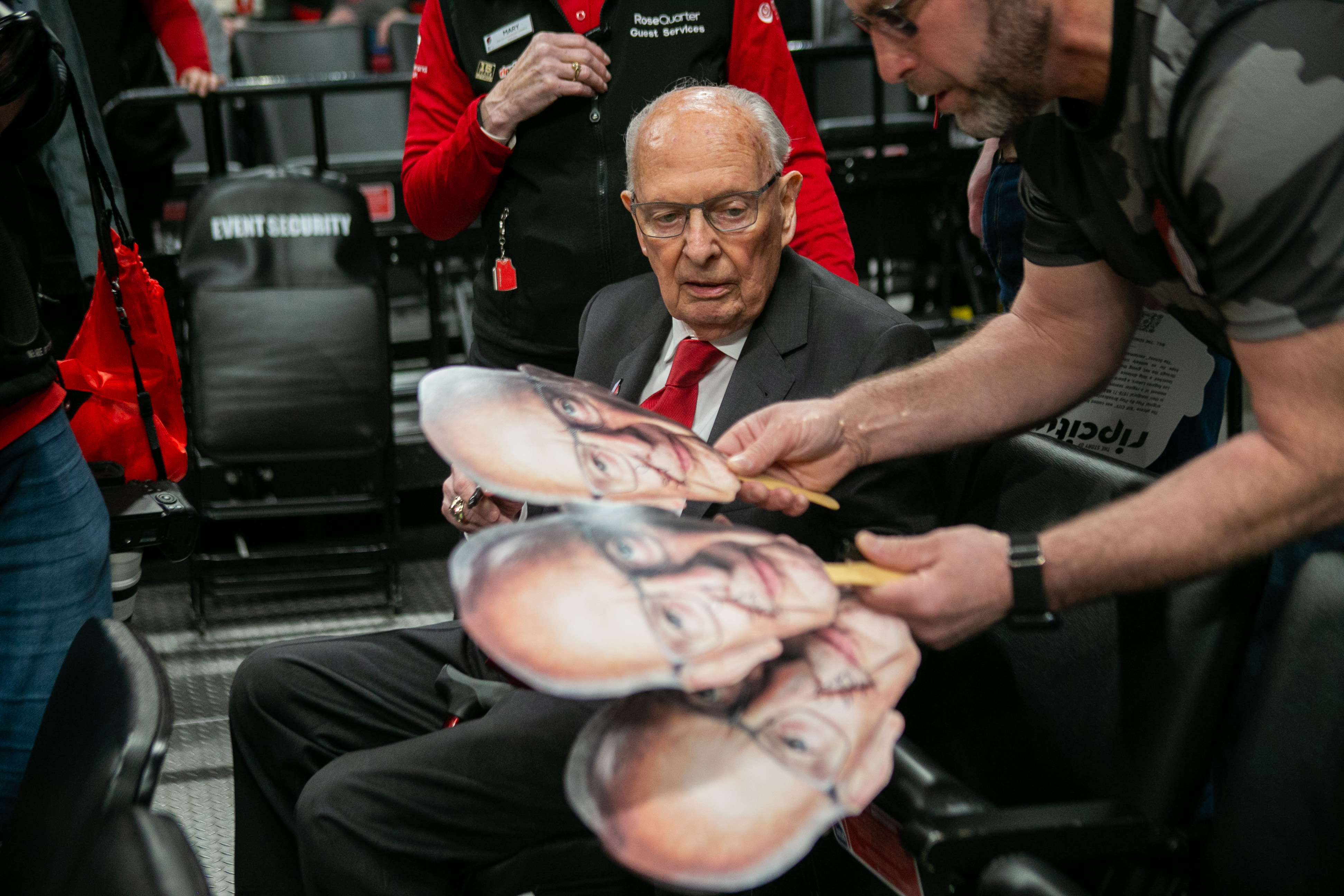 Legendary broadcaster Bill Schonely says farewell to Trail Blazers fans at retirement  ceremony 