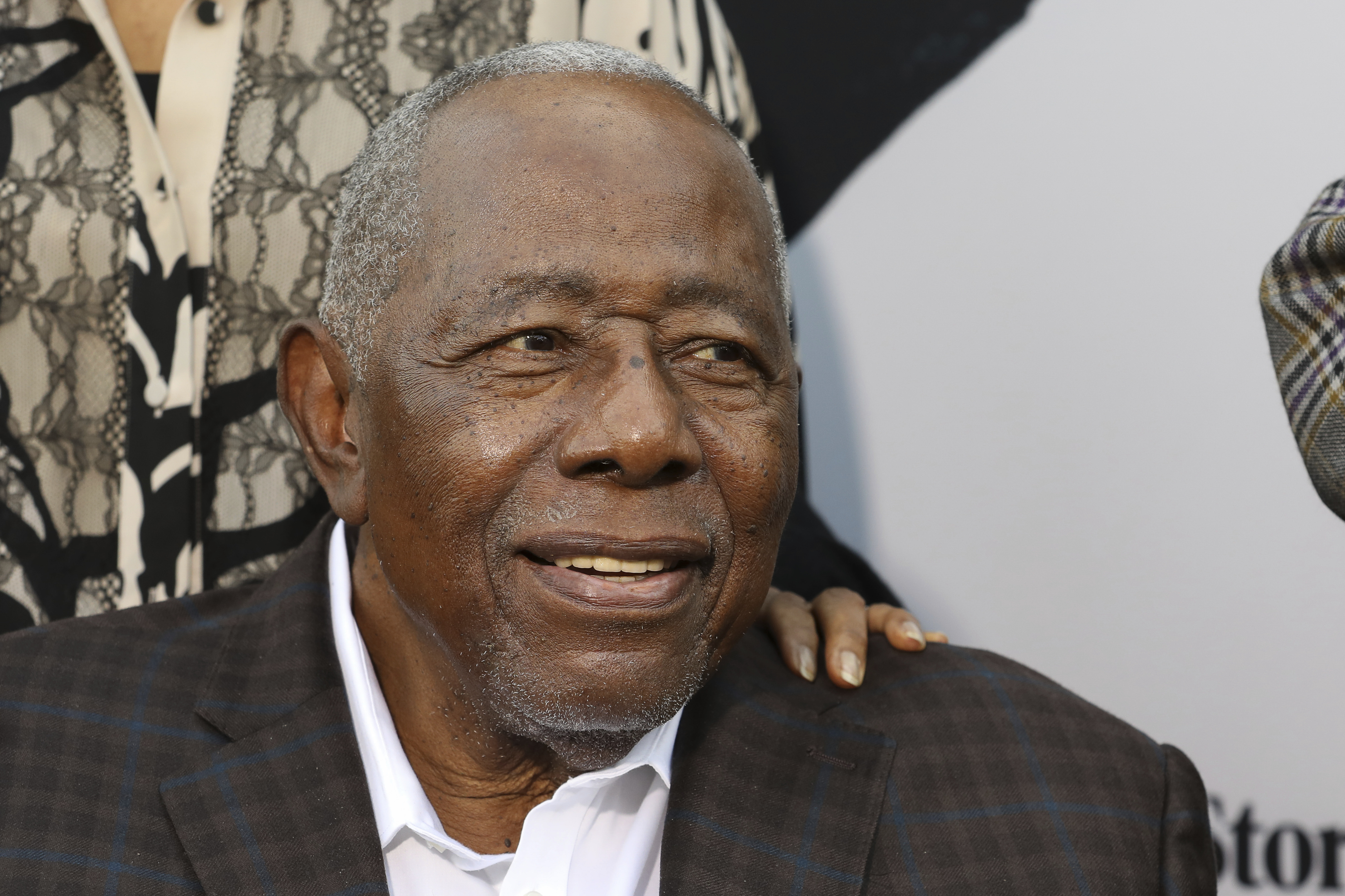 Hank Aaron, Braves legend and MLB home run king, dies at 86